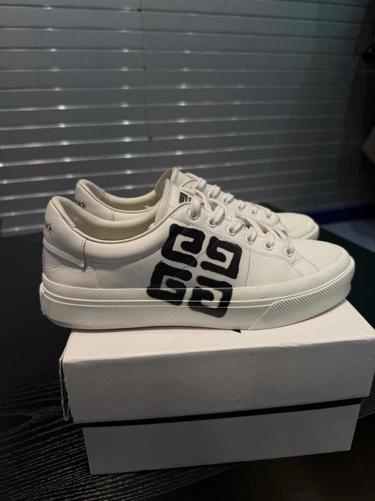 Givenchy Givenchy Low Top White Men’s Sneakers 41EU/8US Leather $595 Size US 8 / EU 41 - 2 Thumbnail