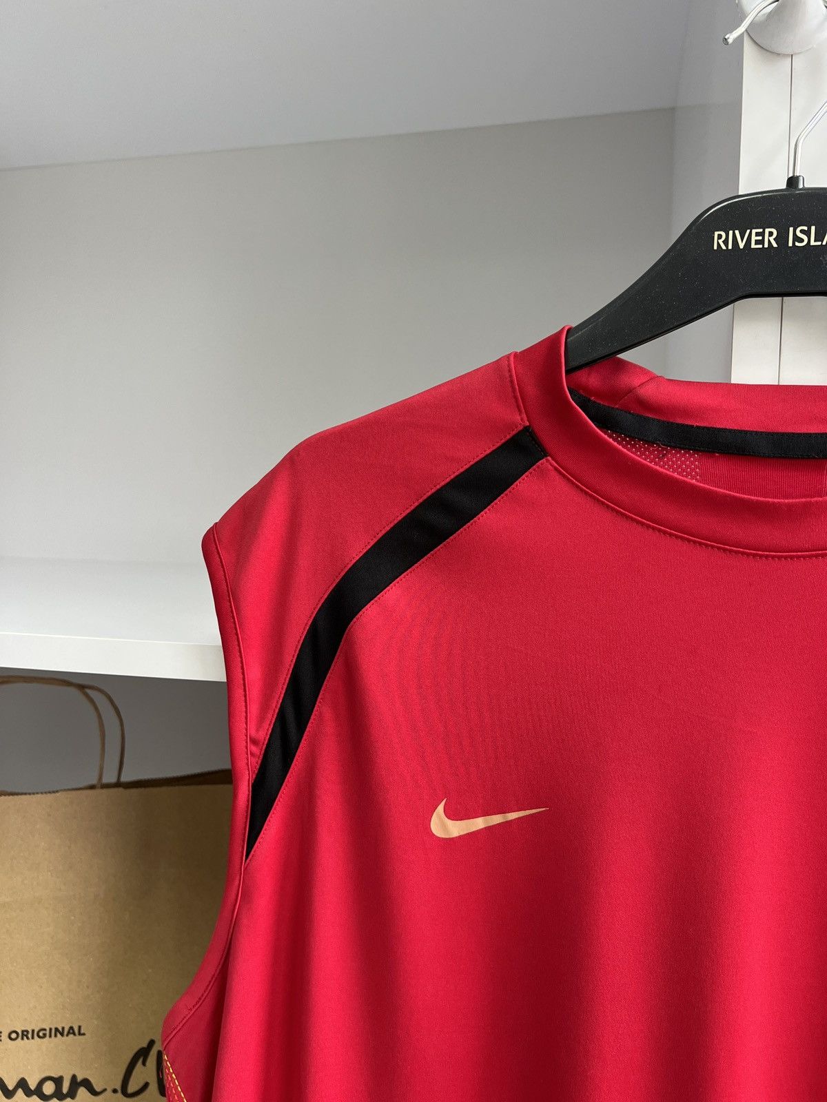 Nike × Vintage Vintage Nike Ronaldinho Red Sleeveless T-Shirt Size US L / EU 52-54 / 3 - 7 Thumbnail