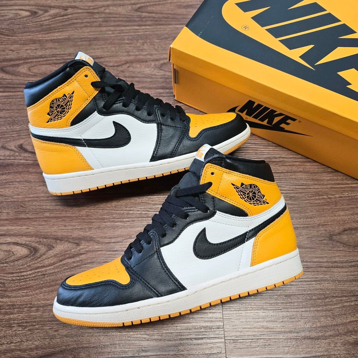 Nike Air Jordan 1 High OG 'Taxi' Size US 9.5 / EU 42-43 - 1 Thumbnail