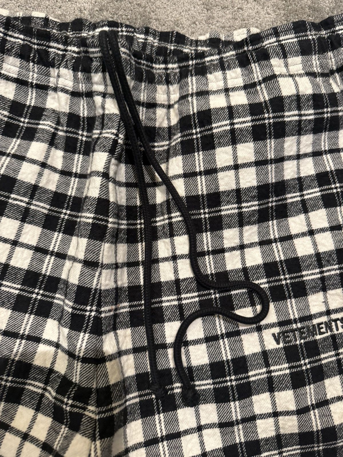 Vetements VETEMENTS METALIZED WRINKLED PYJAMA TROUSERS Size S (32) Size US 32 / EU 48 - 9 Thumbnail