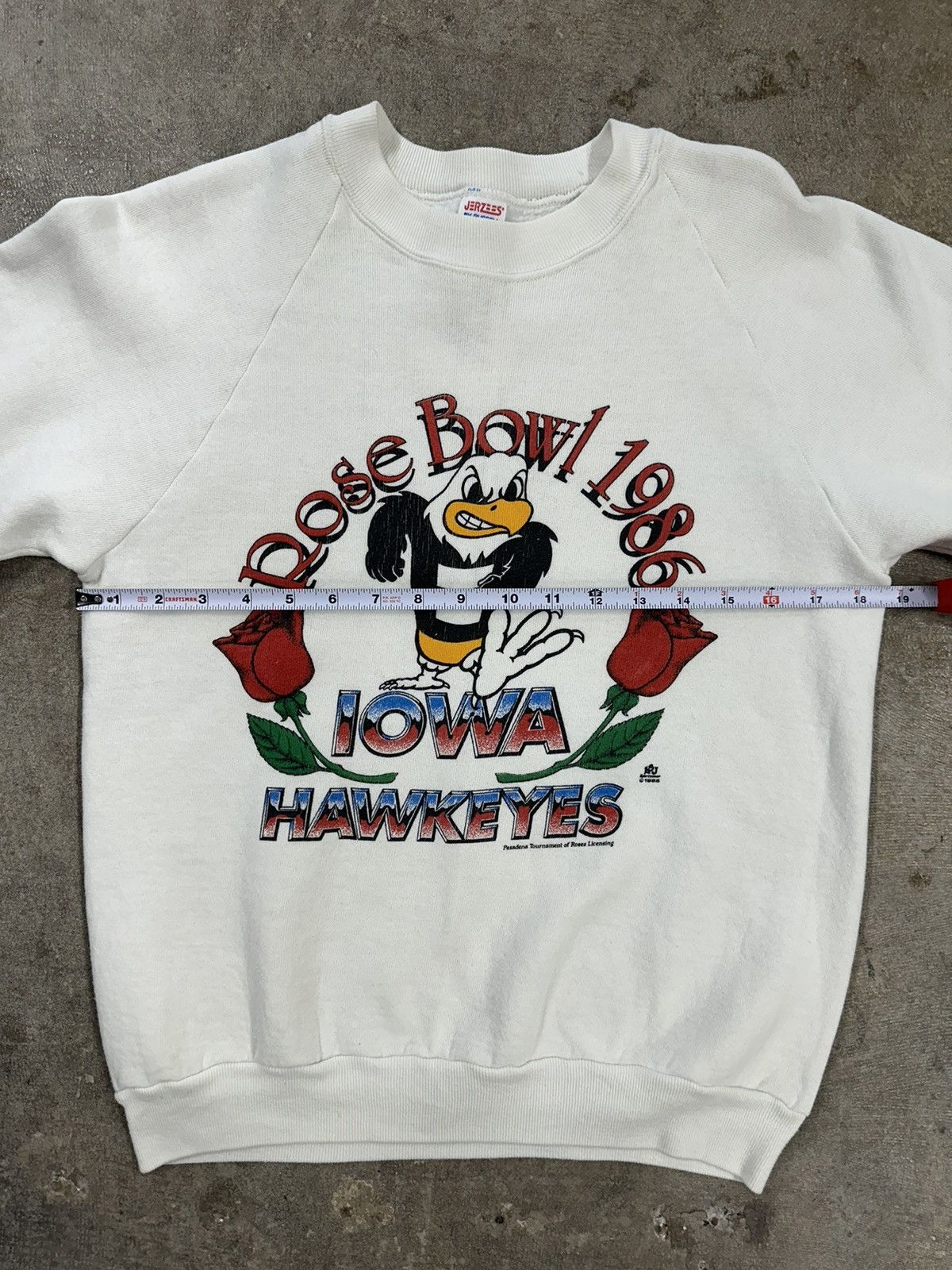 Vintage Vintage 80s Iowa Hawkeyes Rose Bowl Collegiate Sweatshirt Size US M / EU 48-50 / 2 - 11 Thumbnail