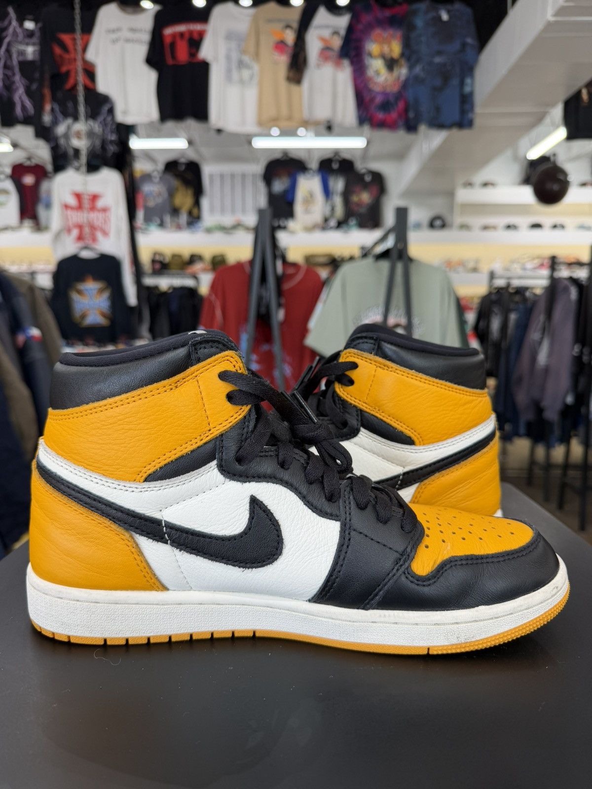 Jordan Brand Air Jordan 1 Taxi Size 9 (2022) Size US 9 / EU 42 - 3 Thumbnail