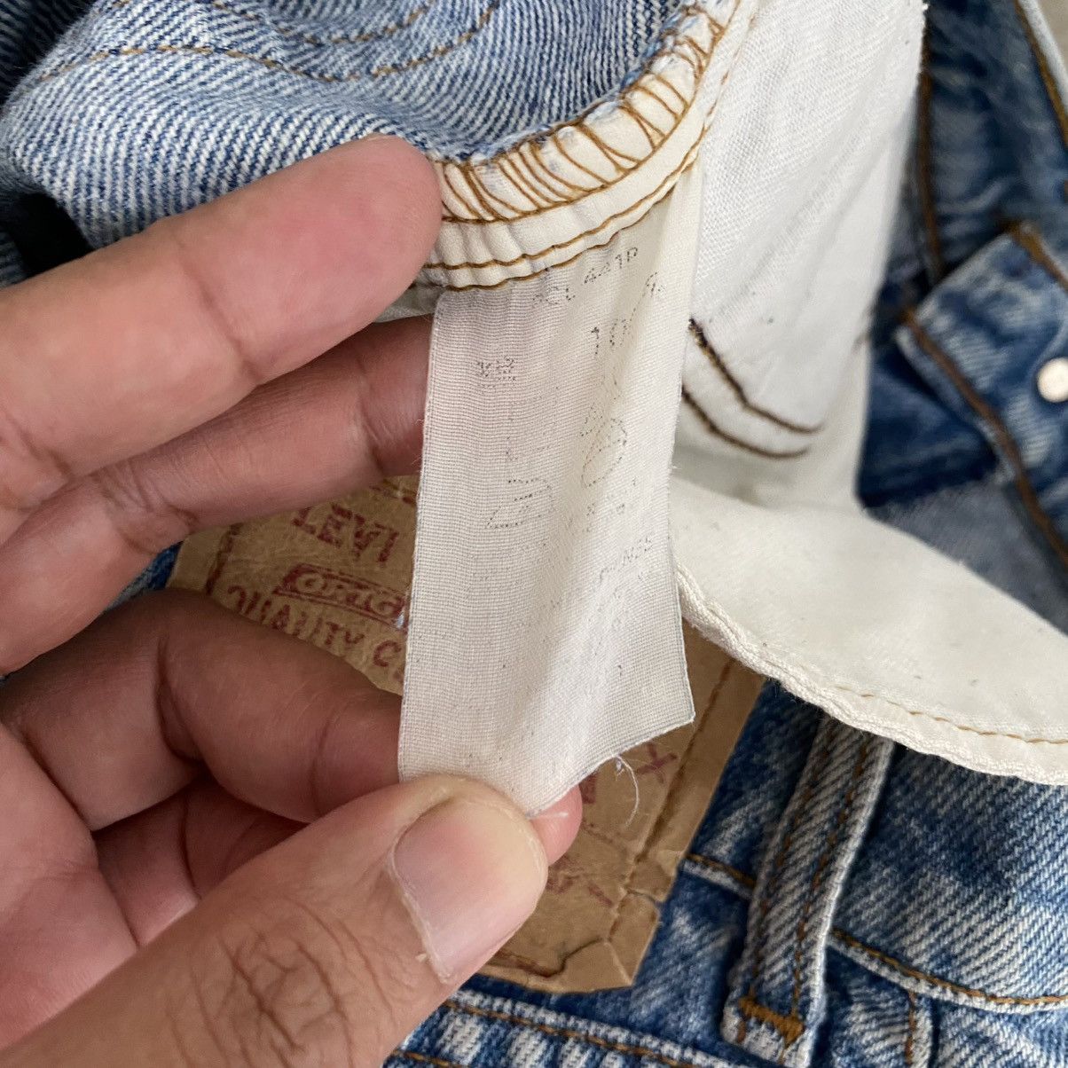 Levi's Vintage 90’s Levis 505 Faded Blue Straight Leg Jeans Size US 32 / EU 48 - 16 Thumbnail