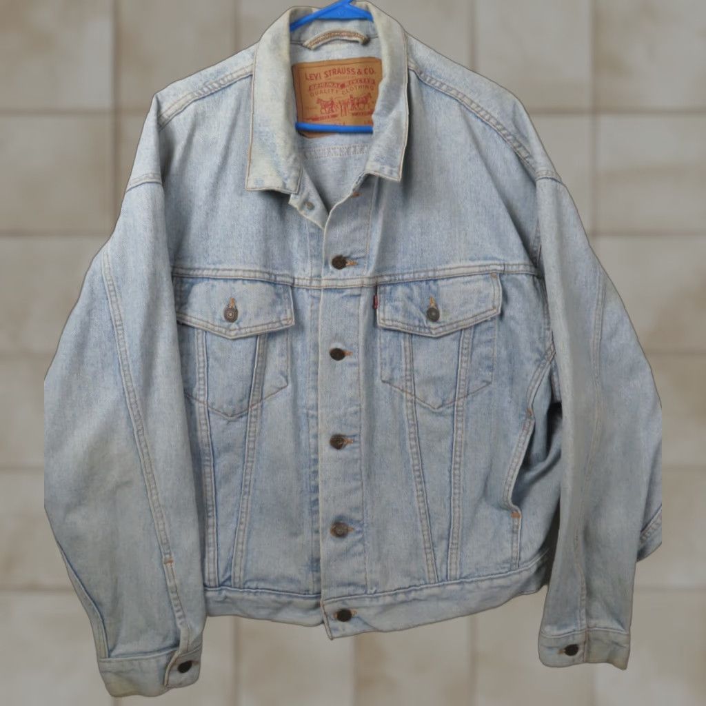 Levi's VINTAGE Levi's Distressed Denim Jean Jacket Blue Large Regular Jacket Men 80s 90s USA Casual Travel Pockets Logo Button Cotton Denim Lightweight Size US 33 - 1 Thumbnail