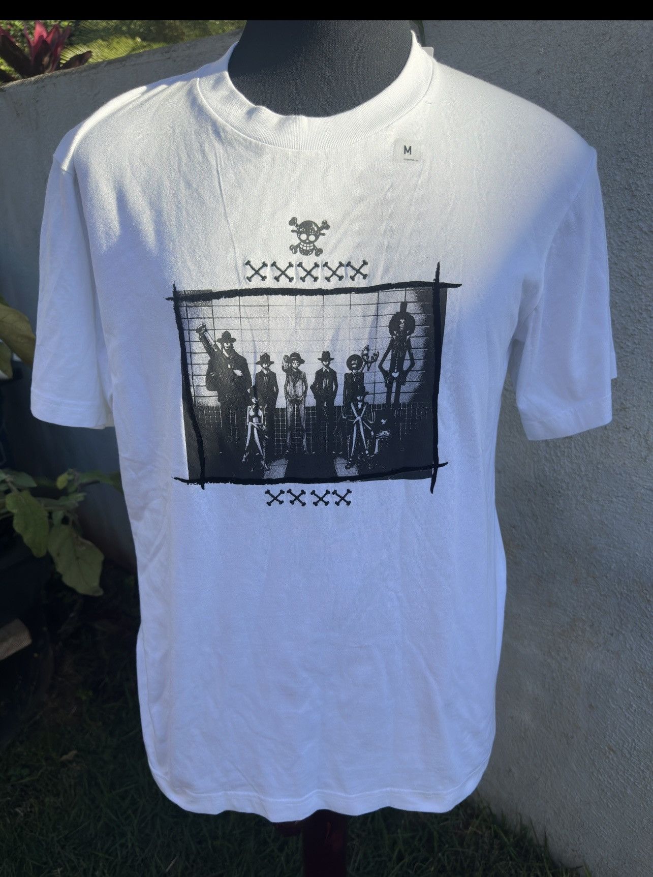 Uniqlo Uniqlo UT Shirt One Piece Luffy Zoro Usopp Sanji Men's M Size US M / EU 48-50 / 2 - 1 Thumbnail