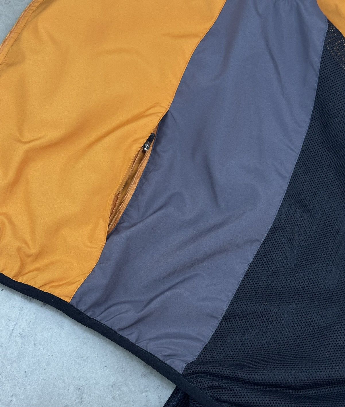 Oakley Rare Oakley Vintage Cycling Jacket S Reflective Windbreaker Size US S / EU 44-46 / 1 - 12 Thumbnail