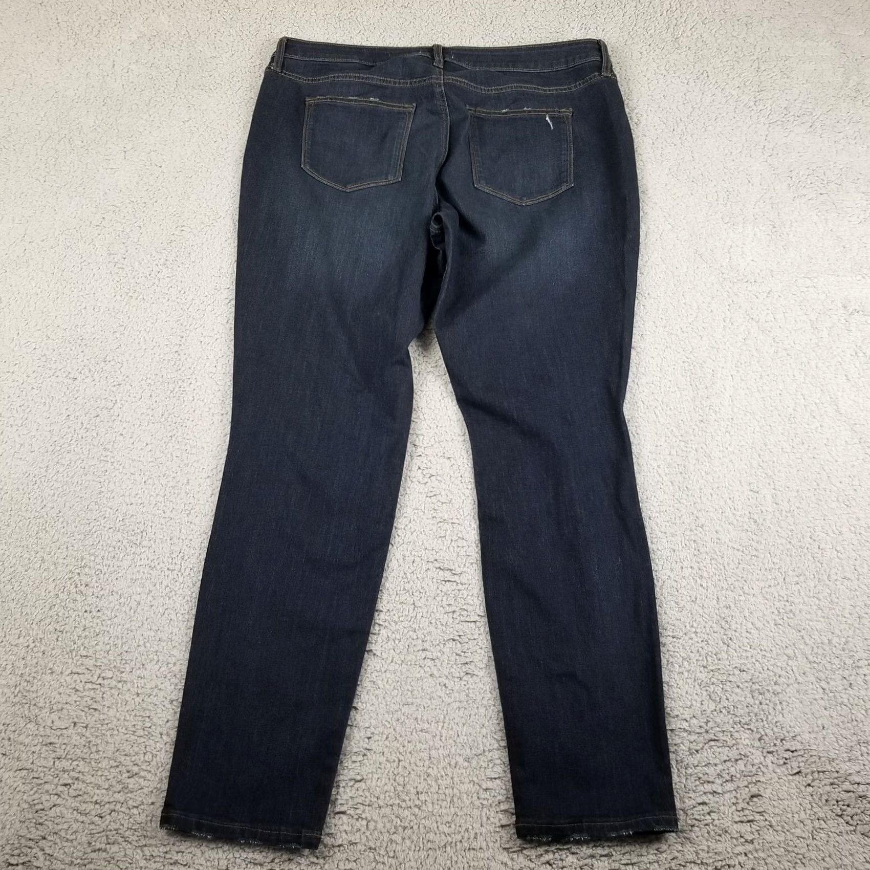 Vintage Sonoma Everyday Jeans Women 16 Skinny NWT Distressed Whiskers Denim Blue Slim Modern Jeans Womens 16R Distressed Skinny Size 38" / US 16 / IT 52 - 6 Thumbnail