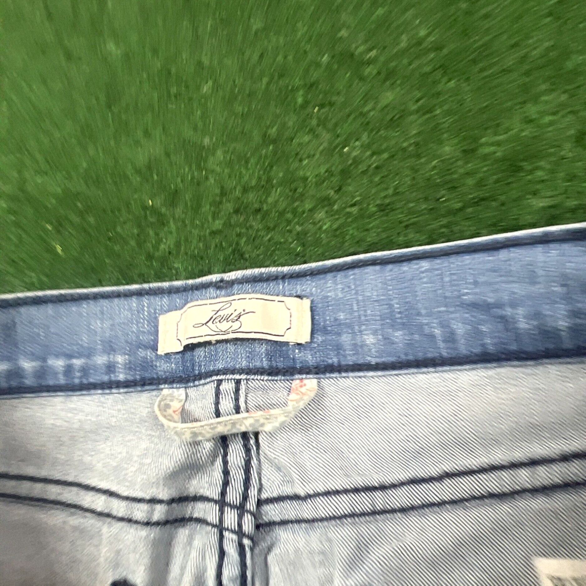 Levi's Levi's Women Jeans Size 14 Blue Regular Fit Mid-Rise Stretch Cuffed Capri 33x21 Size 36" / US 14 / IT 50 - 6 Thumbnail