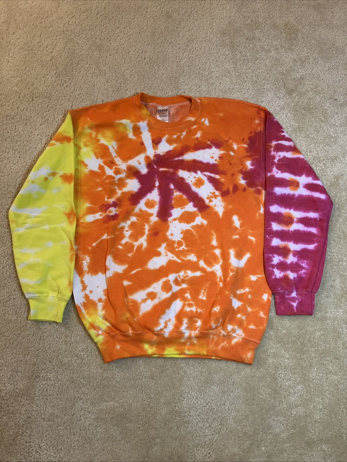 Gildan Gildan Tie Dye Pullover Crewneck Sweater Size M / US 6-8 / IT 42-44 - 1 Thumbnail