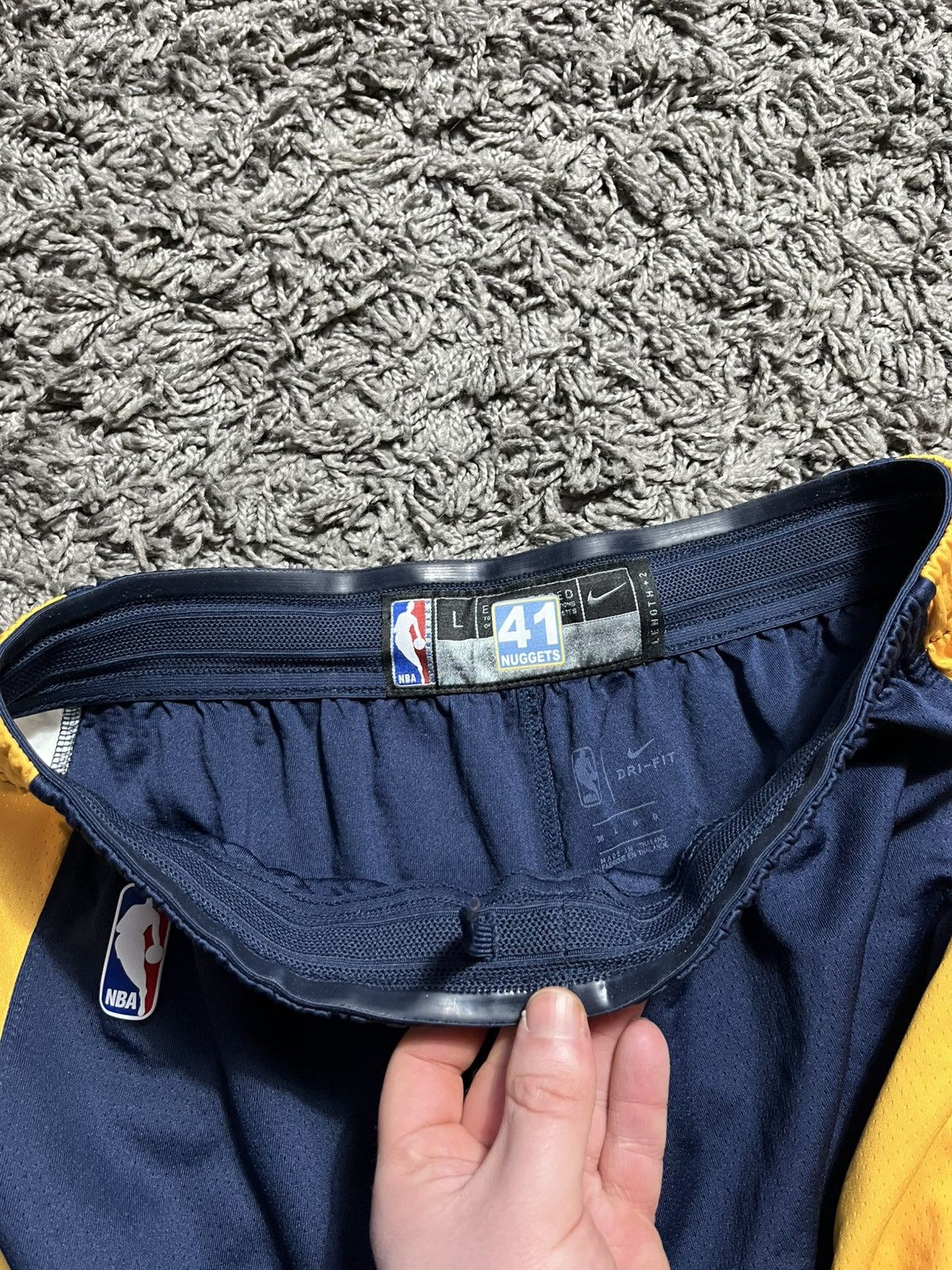 Nike NIKE DENVER NUGGETS WARM UP PLAYER VERSION SHORTS Size US 34 / EU 50 - 4 Thumbnail