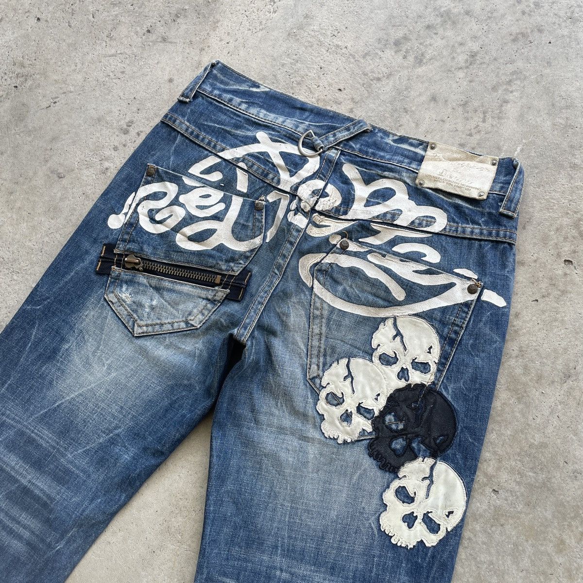 If Six Was Nine Vintage Japan Jeans Skulls Distressed Faded Denim Pants W32 Size US 32 / EU 48 - 2 Thumbnail