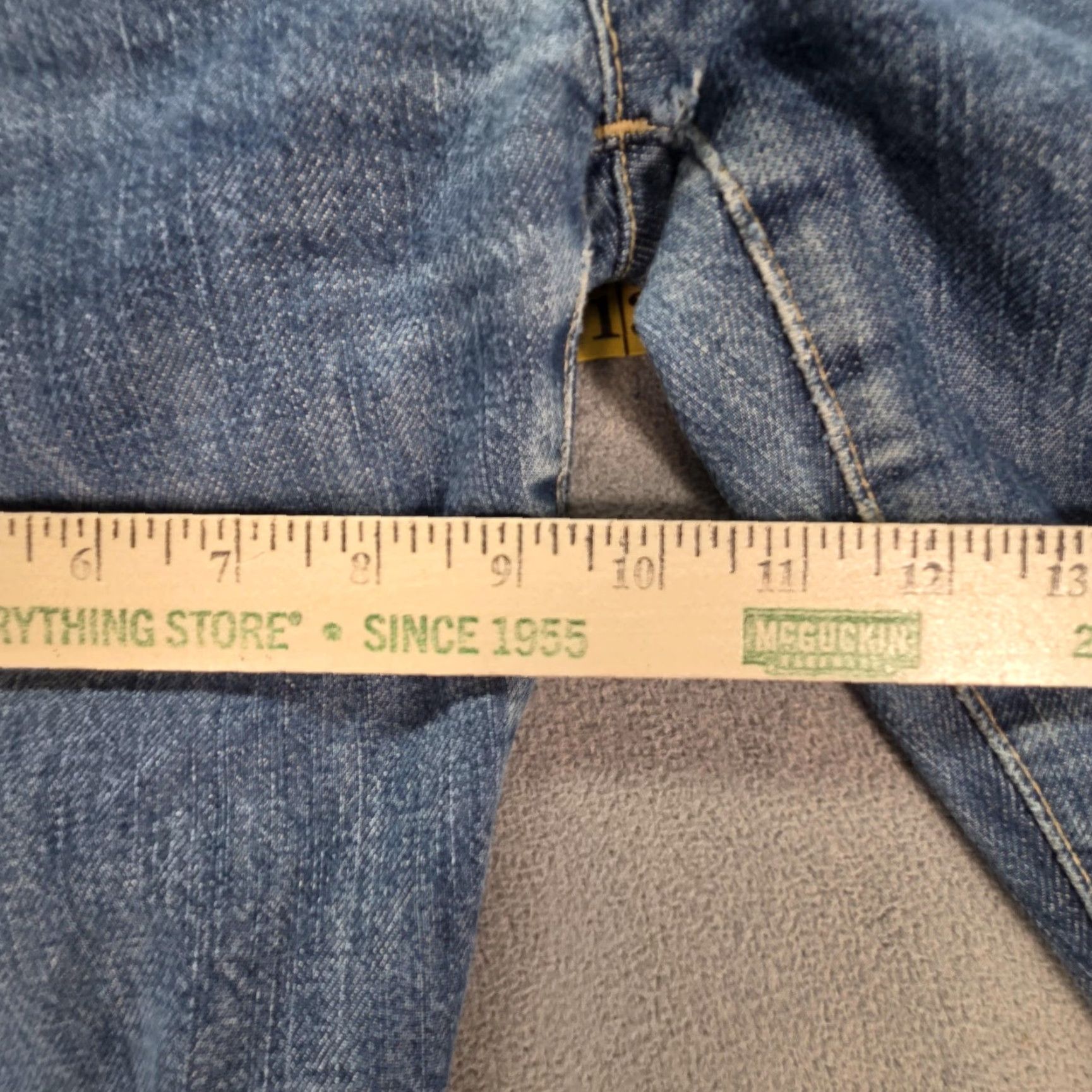 Levi's Levi's Jeans Mens 26x31 Medium Blue 0835 Pockets Vintage Size US 26 / EU 42 - 6 Thumbnail