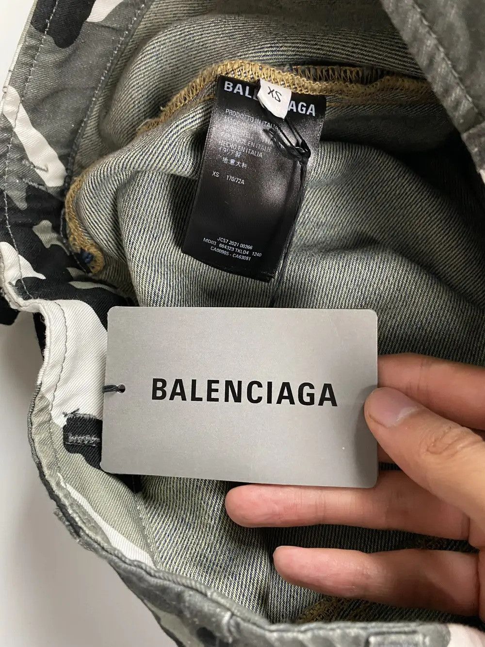 Balenciaga BALENCIAGA TROMPE LOEIL DESTROYED LAYERED SNOW CAMO SHORTS Size US 32 / EU 48 - 4 Thumbnail