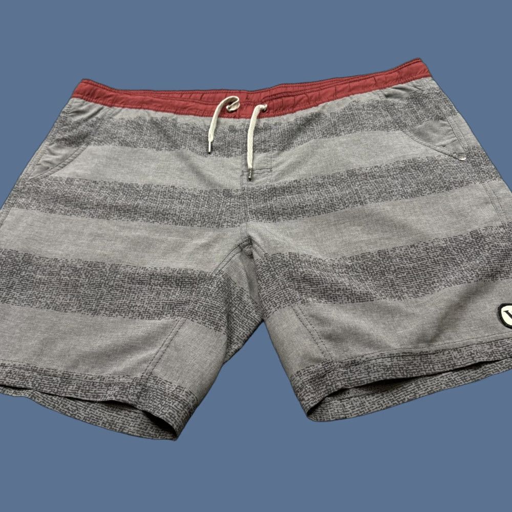 Vuori Shorts Men XL Gray Board Shorts Surfing Beach 2XL 42 x 7 Mens Bottom Polyester Drawstring Performance/Activity Surfing Recreational Vintage No