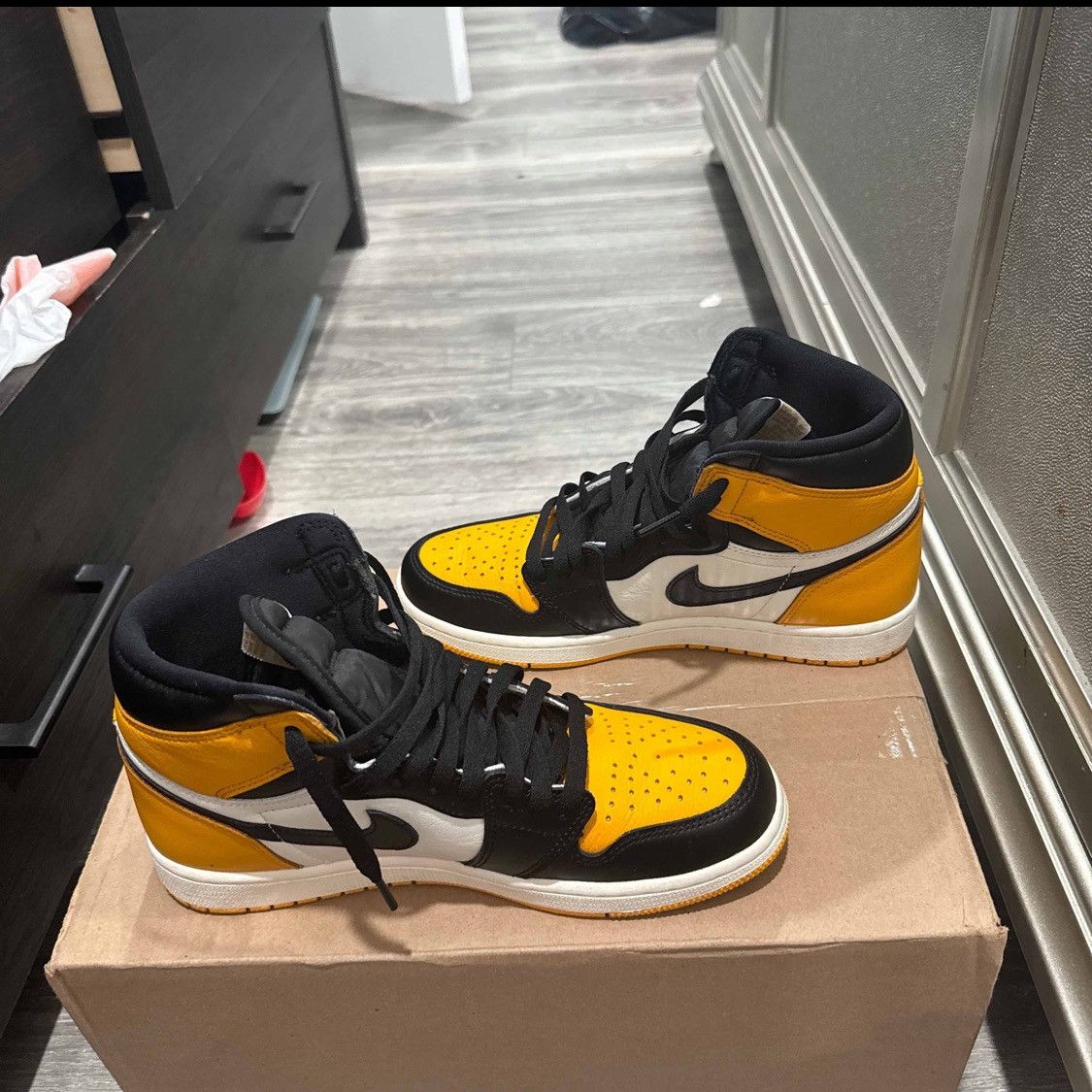 Jordan Brand Air jordan 1 Retro high OG yellow toe Size US 8.5 / EU 41-42 - 5 Thumbnail