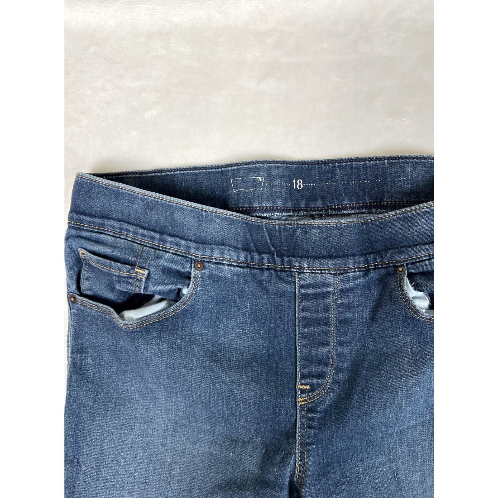 Levi's Levi's Skinny Jegging Jeans Women's 18 Blue Medium Wash Plus Stretch Denim Jeans Slim Pockets Size 40" / US 18 - 2 Thumbnail