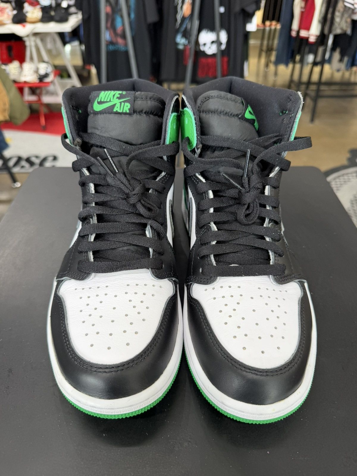Jordan Brand Air Jordan 1 High Lucky Green Size 9 (2023) Size US 9 / EU 42 - 2 Thumbnail