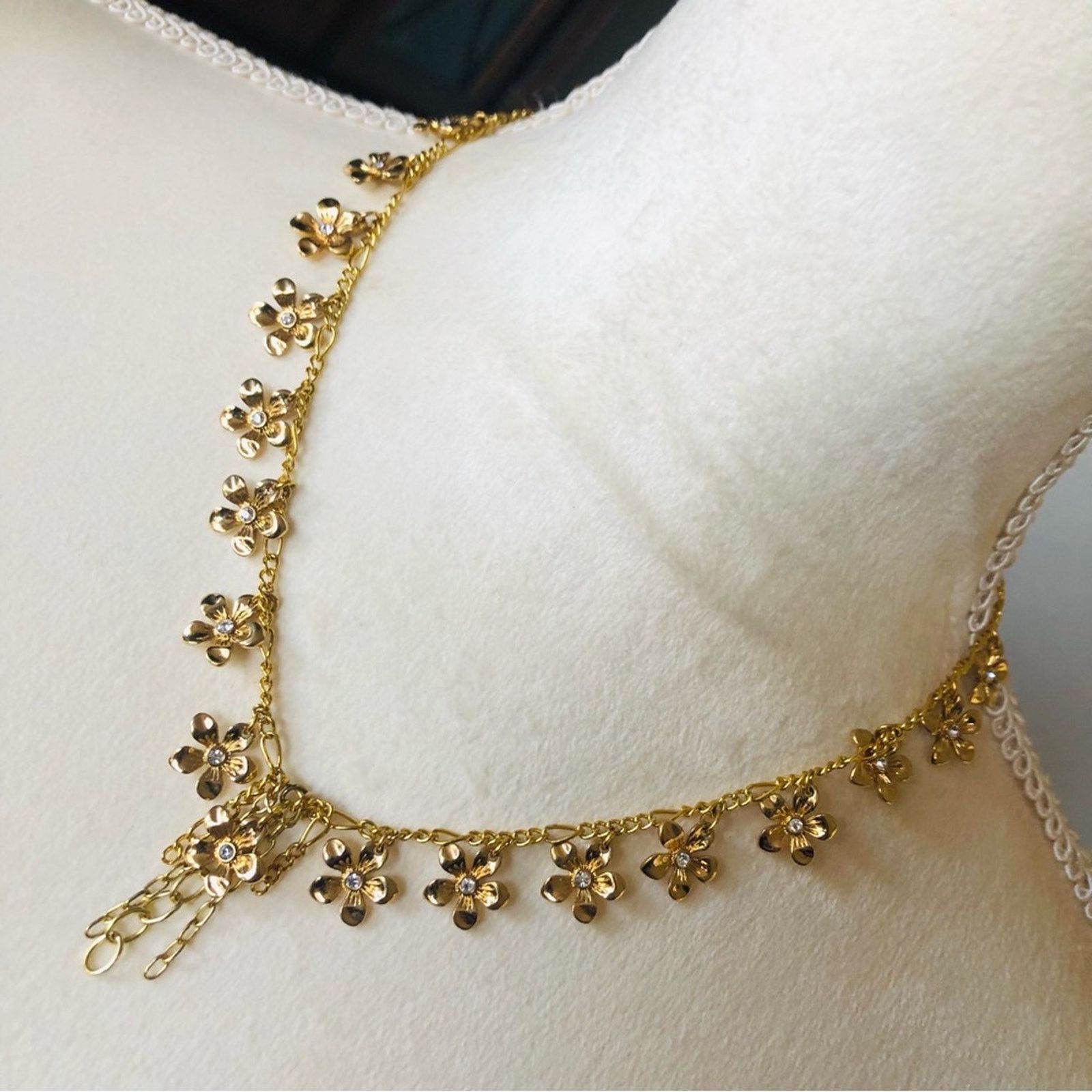 Vintage Vintage clear rhinestone accent flower necklace Size ONE SIZE - 1 Thumbnail