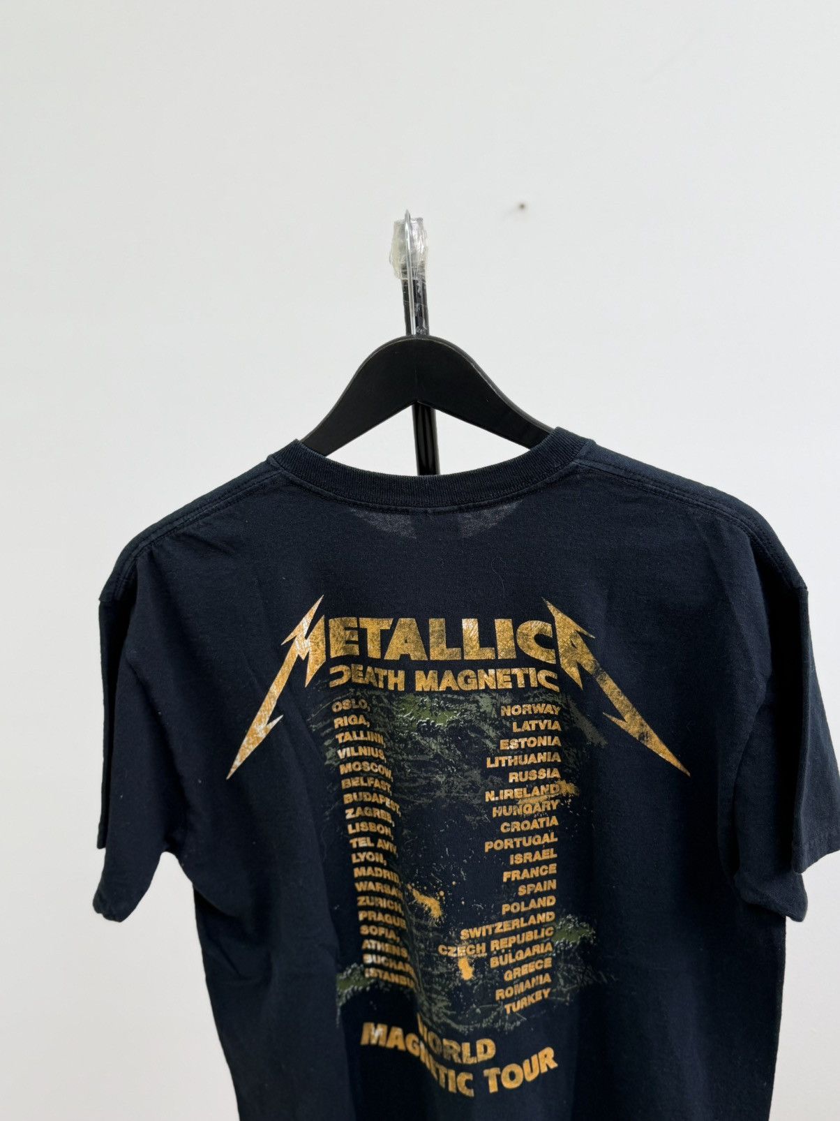 Band Tees Metallica “Death Magnetic” 2008 Tour Merch Tee Shirt Size US M / EU 48-50 / 2 - 12 Thumbnail
