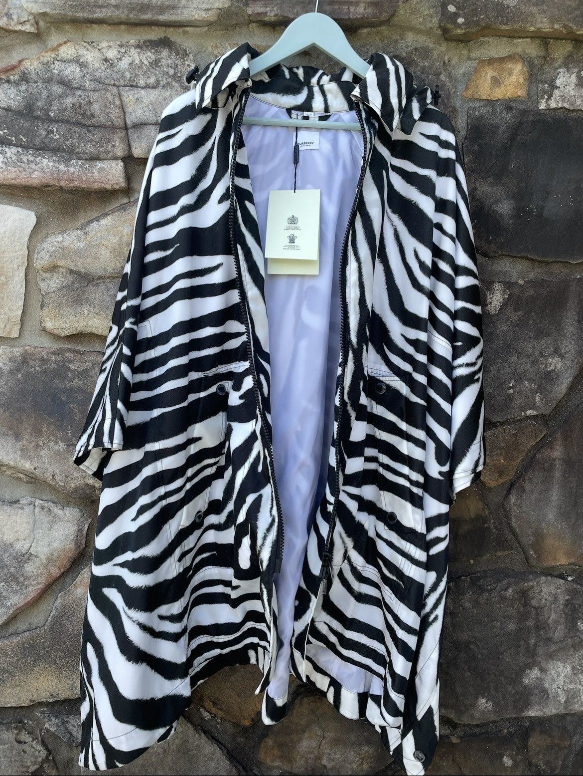 Burberry Burberry zebra raincoat with detachable hood NEW Size M / US 6-8 / IT 42-44 - 2 Thumbnail
