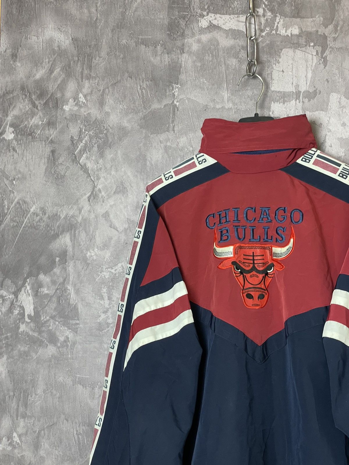 NBA × Vintage Vintage Chicago Bulls NBA Jacket like Lakers Hornets Bills Size US L / EU 52-54 / 3 - 8 Thumbnail