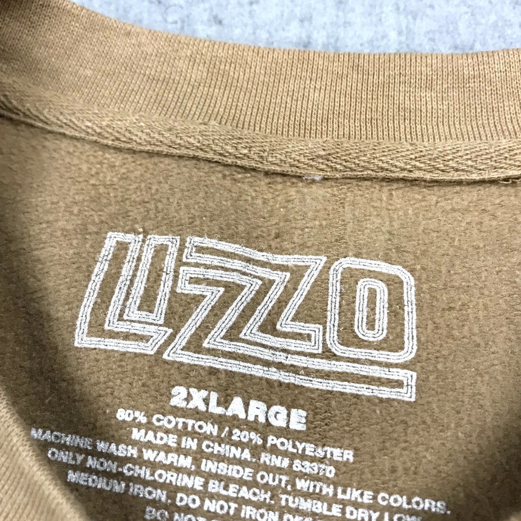 Rizzoli Lizzo Sweatshirt Adult 2XL XXL Brown Crewneck Graphic Print Music Holiday Tour Mens Size US XXL / EU 58 / 5 - 5 Thumbnail
