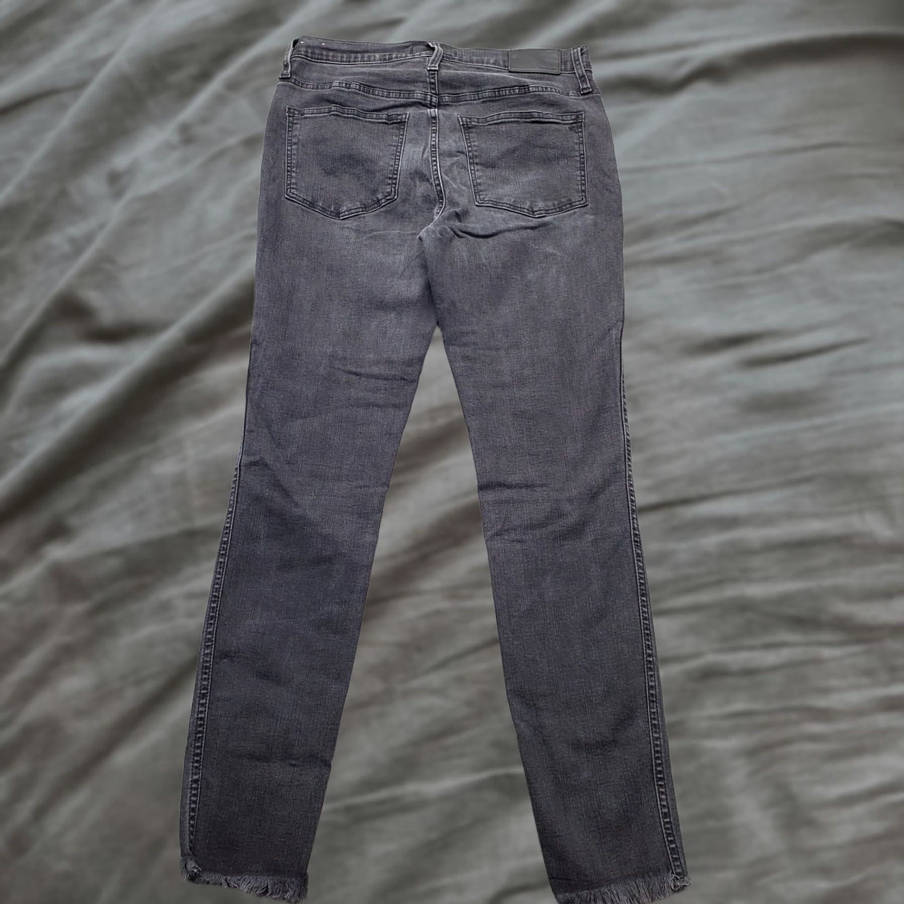 Madewell Madewell Jeans Womens 28 Black Denim High Rise Skinny Leg Button Fly Frayed Hem Size 28" / US 6 / IT 42 - 1 Thumbnail