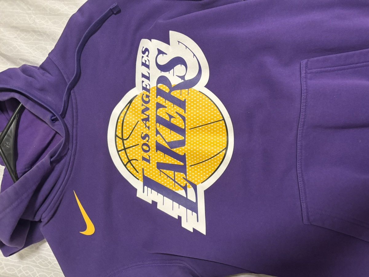 NBA Nike mens lakers hoodie size large Size US L / EU 52-54 / 3 - 1 Thumbnail