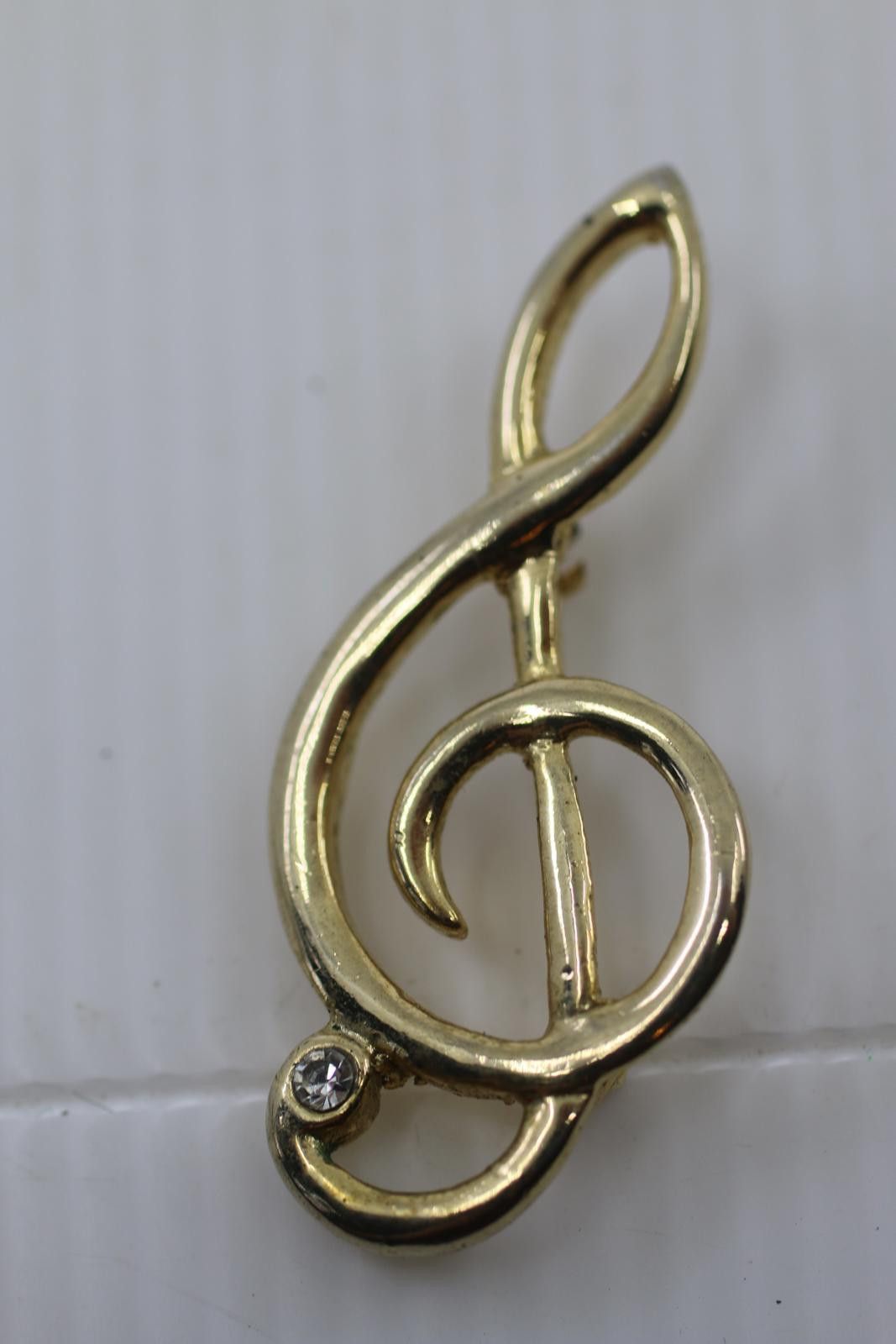 The Unbranded Brand Vintage Gold Tone Treble Clef Brooch SignedAH Music Note Pin Size ONE SIZE - 2 Thumbnail
