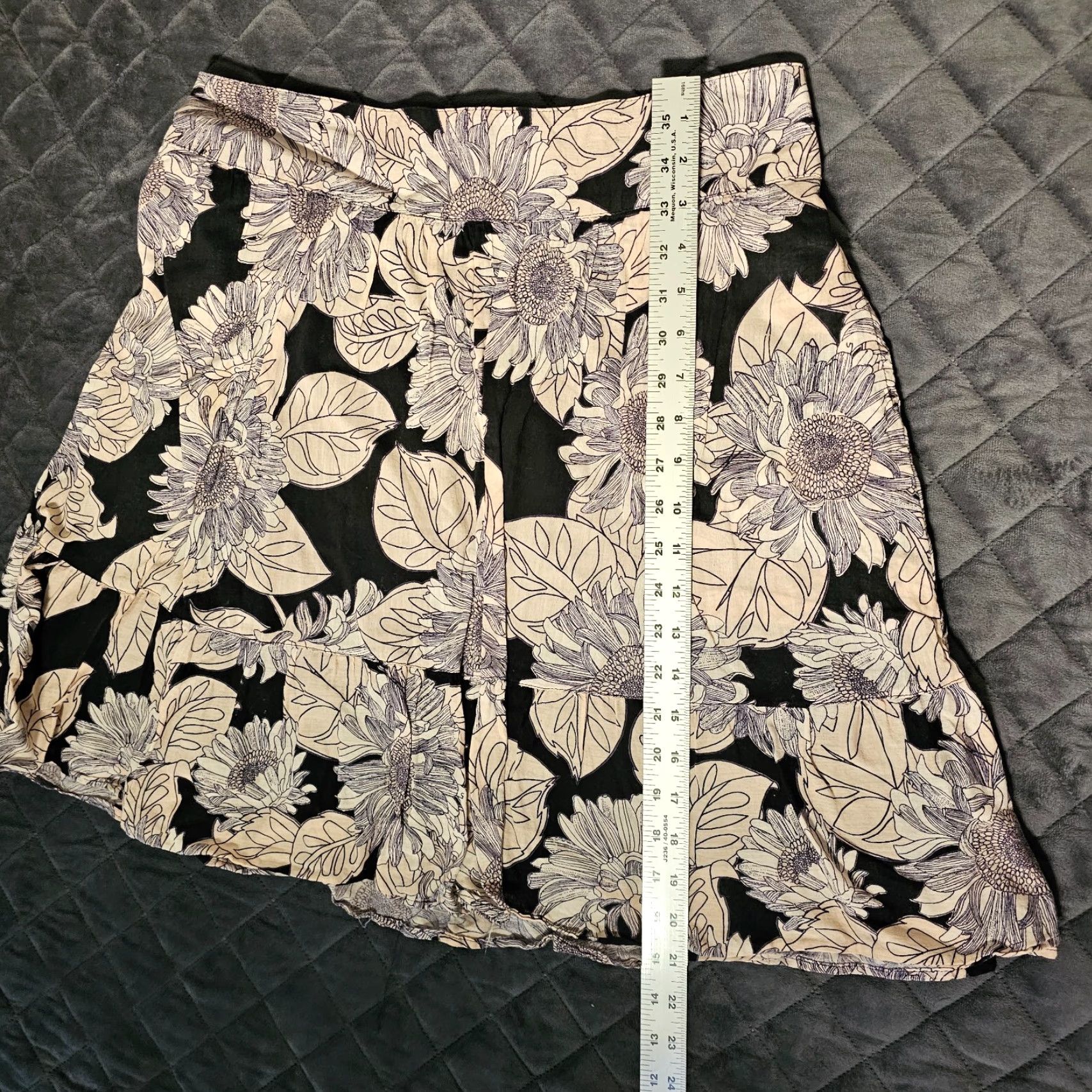 H&M H&M Women's Skirt 10 Black White Floral Short Zipper Casual Size 32" / US 10 / IT 46 - 5 Thumbnail