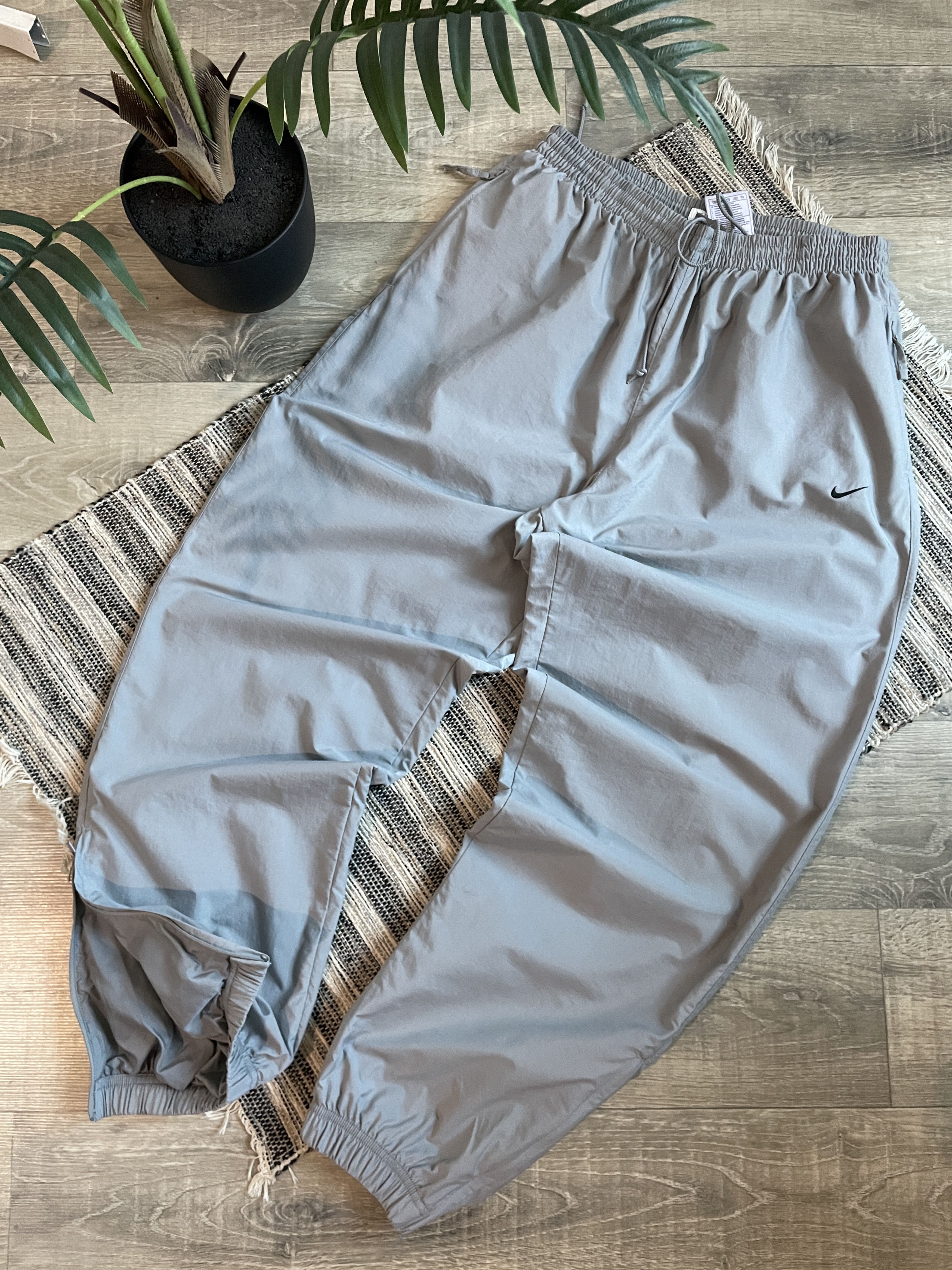 Nike NIKE Vintage 2000s Track Nylon Pants Joggers XL m Size US 34 / EU 50 - 1 Thumbnail