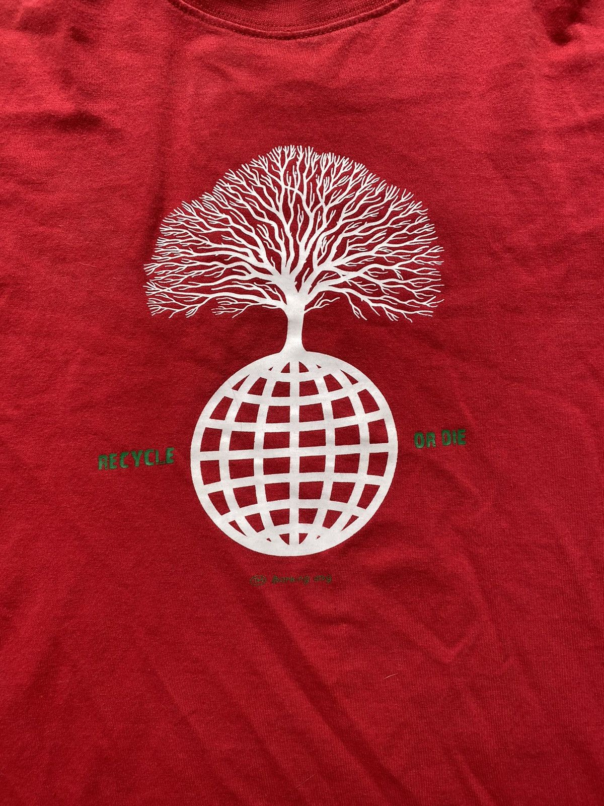 Vintage Vintage 90s red recycle or die tshirt Size US L / EU 52-54 / 3 - 3 Thumbnail