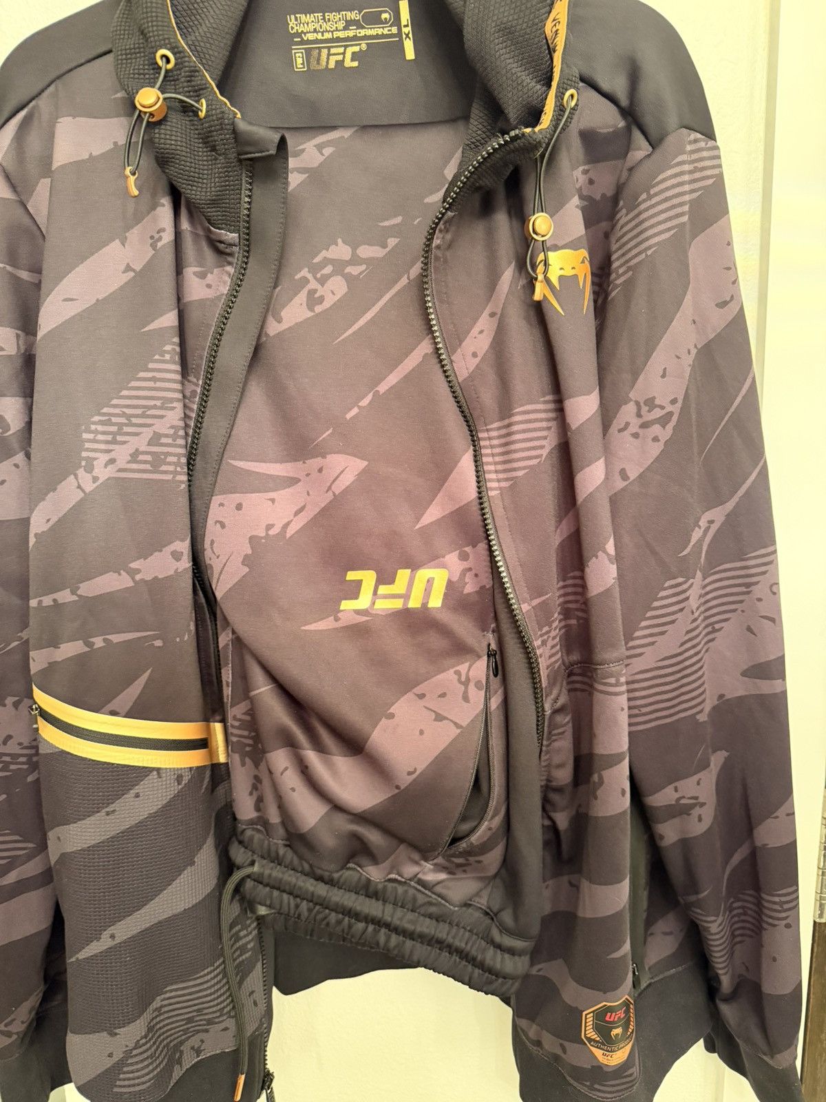 UFC Fightweek Performance UFC tracksuit Size US XL / EU 56 / 4 - 4 Thumbnail