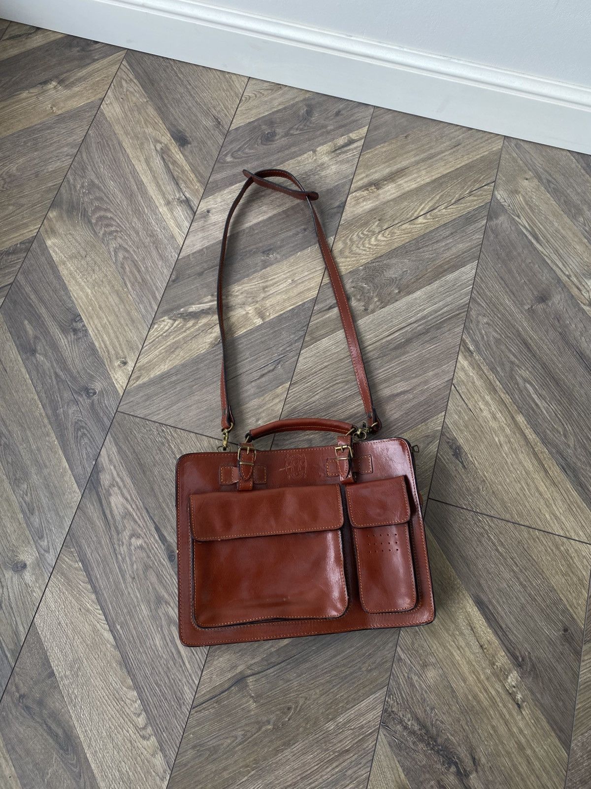 Designer Vintage Guelfi Ghibellini Heavy Brown Genuine Leather Bag Size ONE SIZE - 1 Thumbnail
