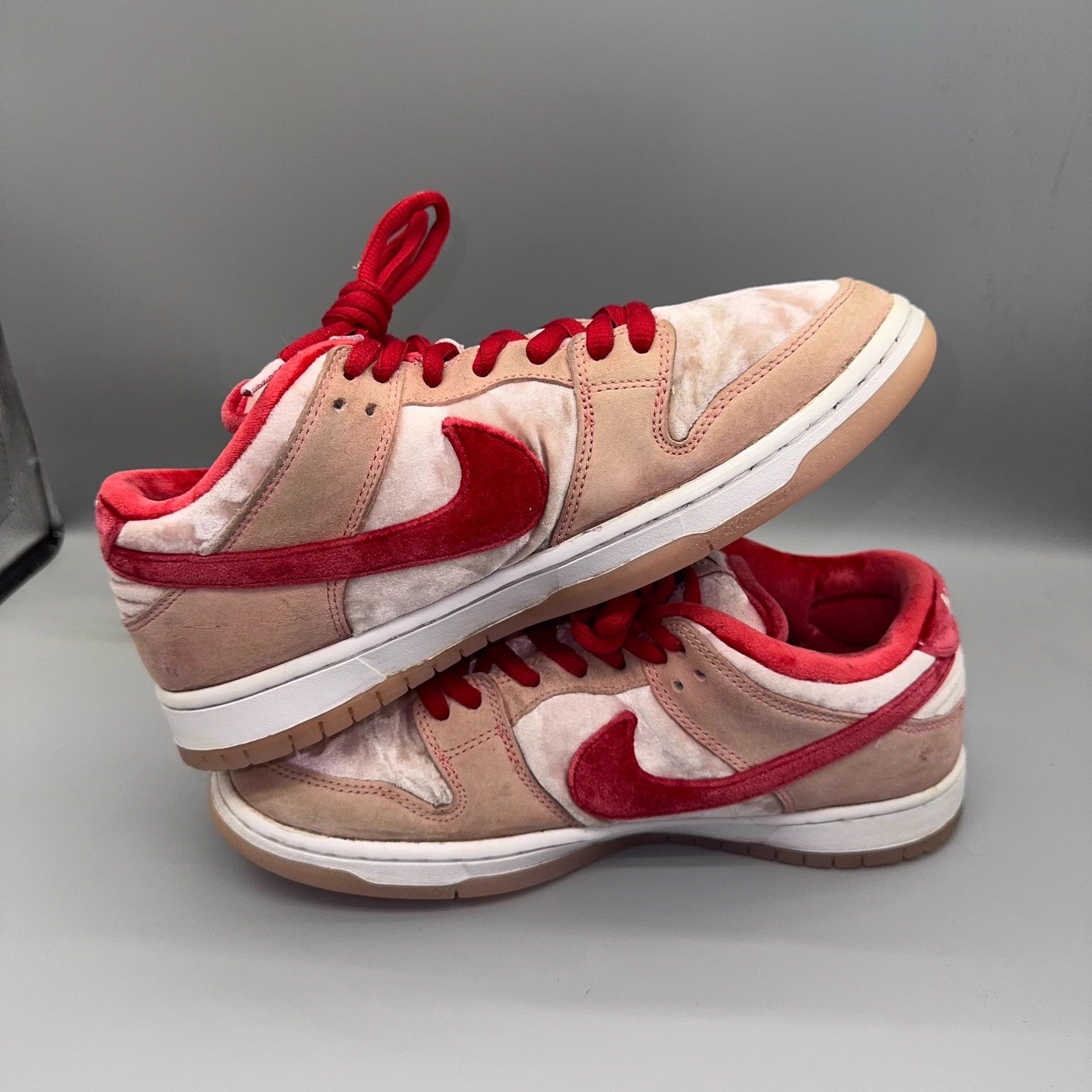 Nike Nike Dunk SB Valentine's Day Pink White Size US 8 / EU 41 - 6 Thumbnail