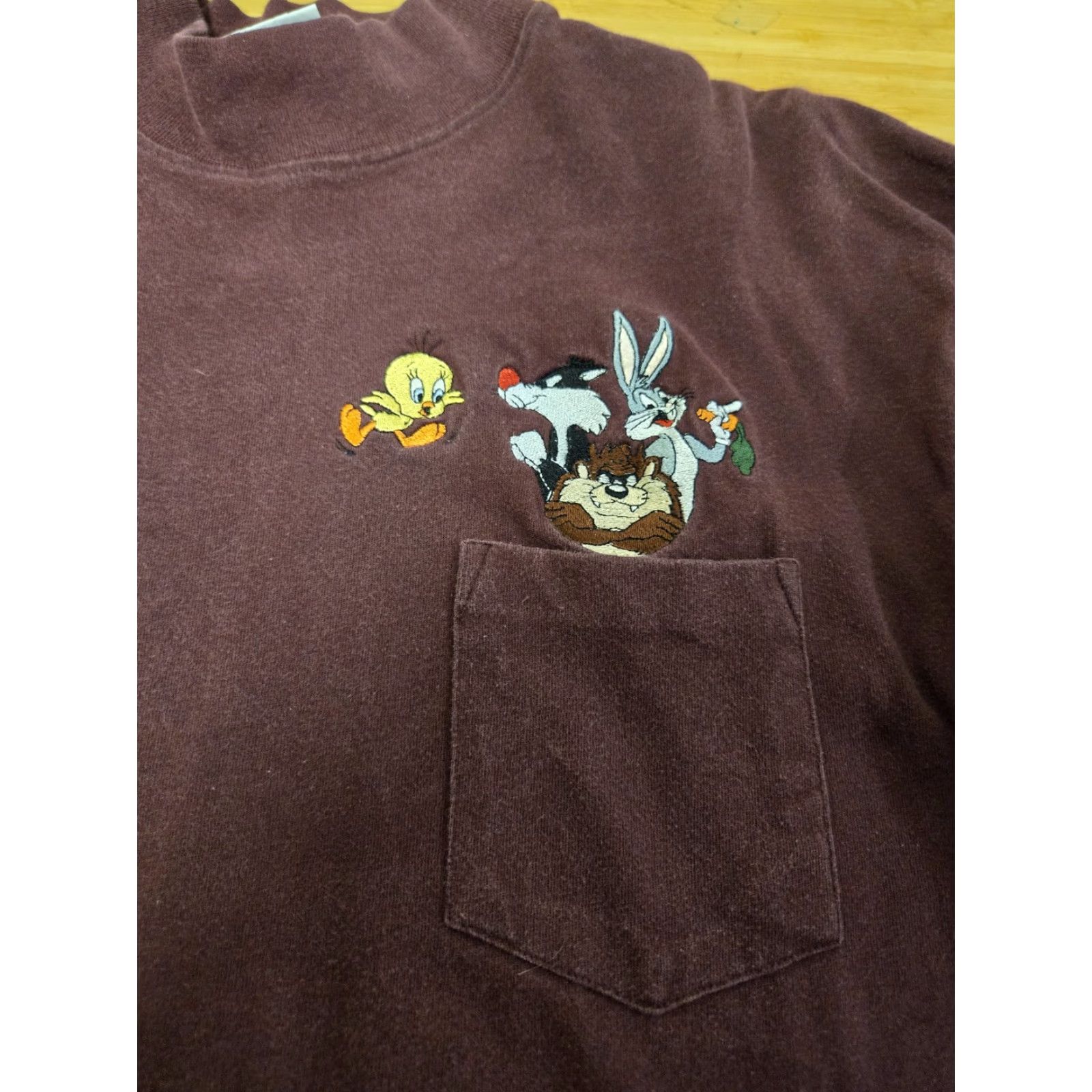 Vintage VINTAGE Looney Tunes Shirt Mens Large Maroon Bugs Bunny Taz Tweety Sylvester 90s Size US L / EU 52-54 / 3 - 2 Thumbnail