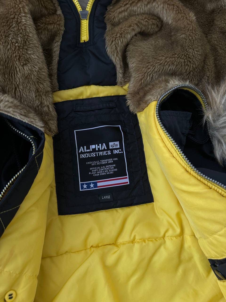 Alpha Industries × Vintage Vintage Alpha Industries Faux Fur Black Bomber Jacket Size US L / EU 52-54 / 3 - 15 Thumbnail