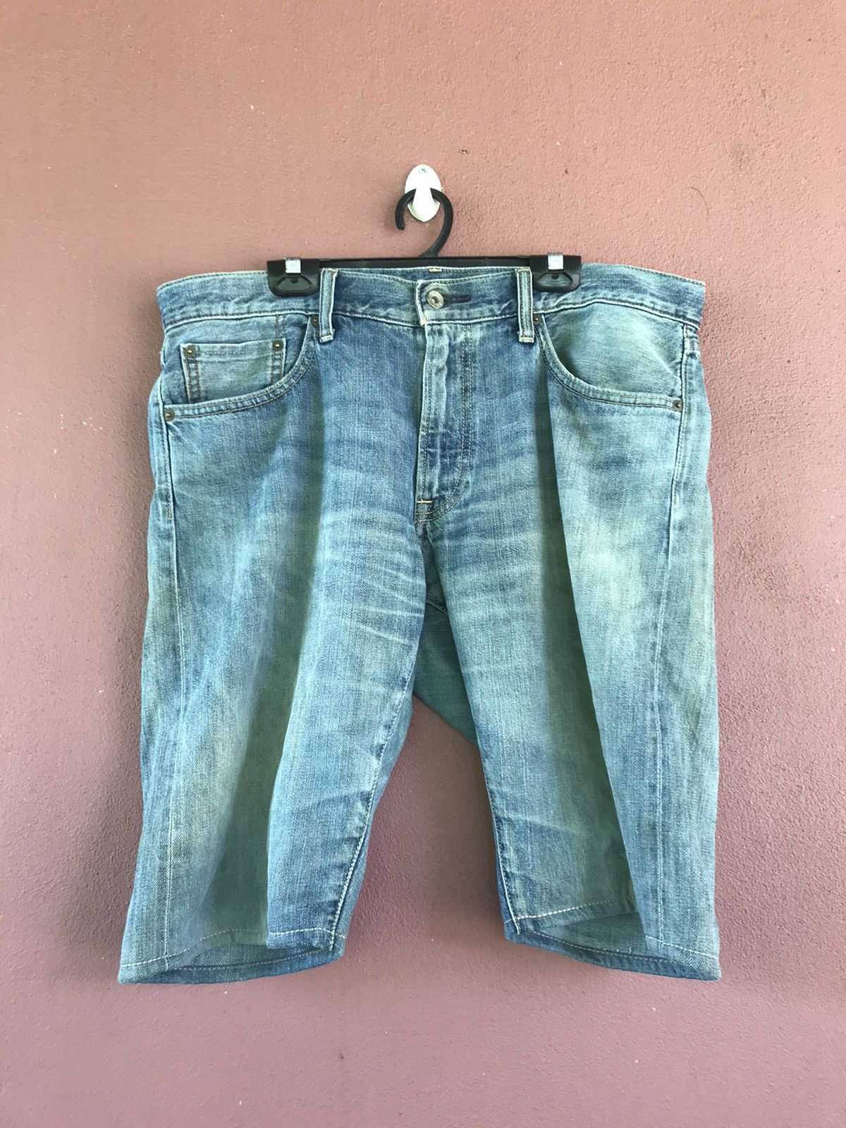 Uniqlo Uniqlo selvedge denim short jeans Size US 36 / EU 52 - 1 Thumbnail