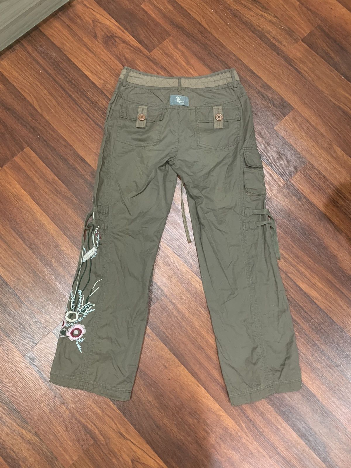 Mi-Tu Embroidered Flower Bondage Pants