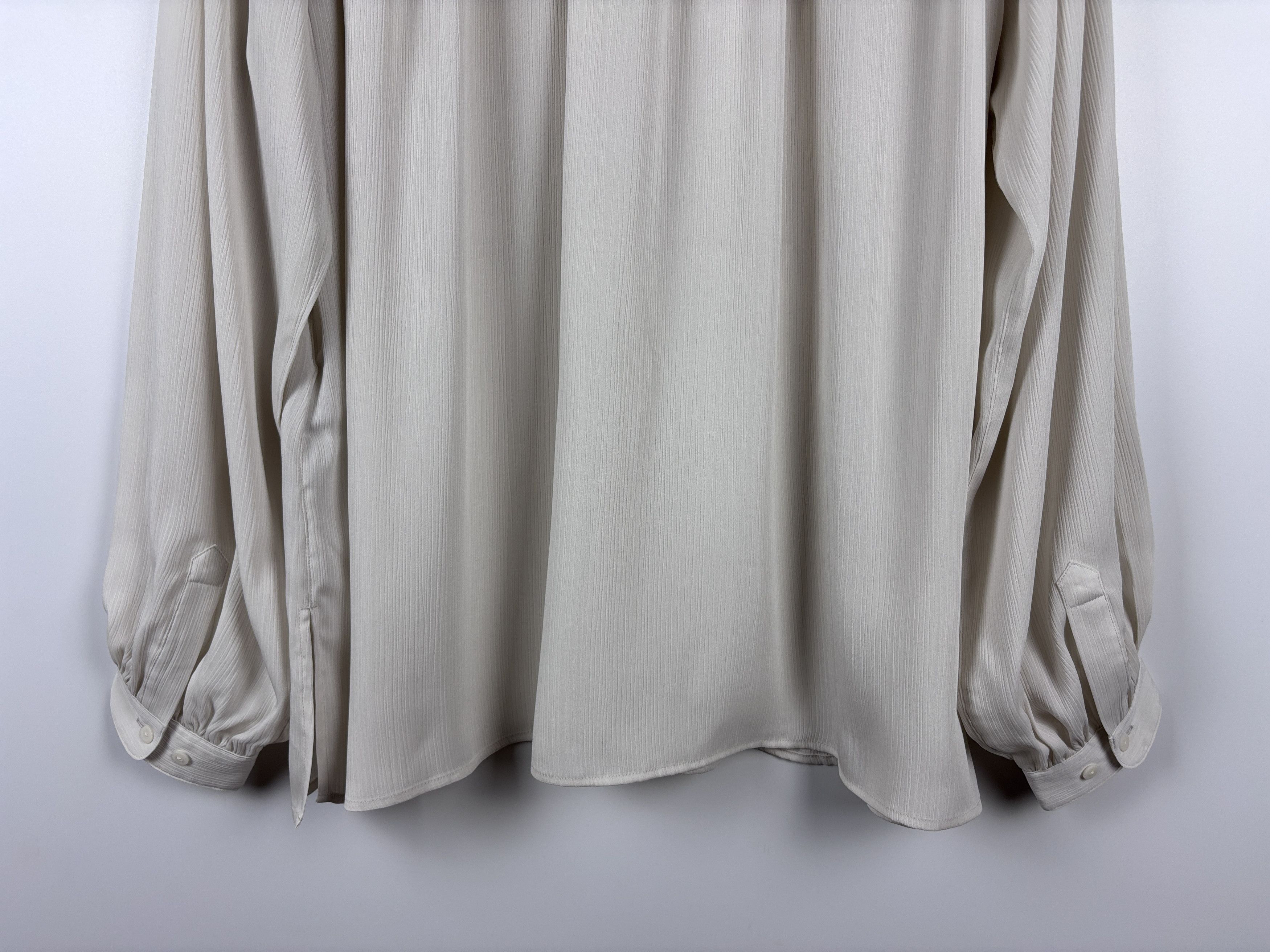 Uniqlo Womens Uniqlo Sheer Volume Longsleeve Blouse Off White M Size M / US 6-8 / IT 42-44 - 10 Thumbnail