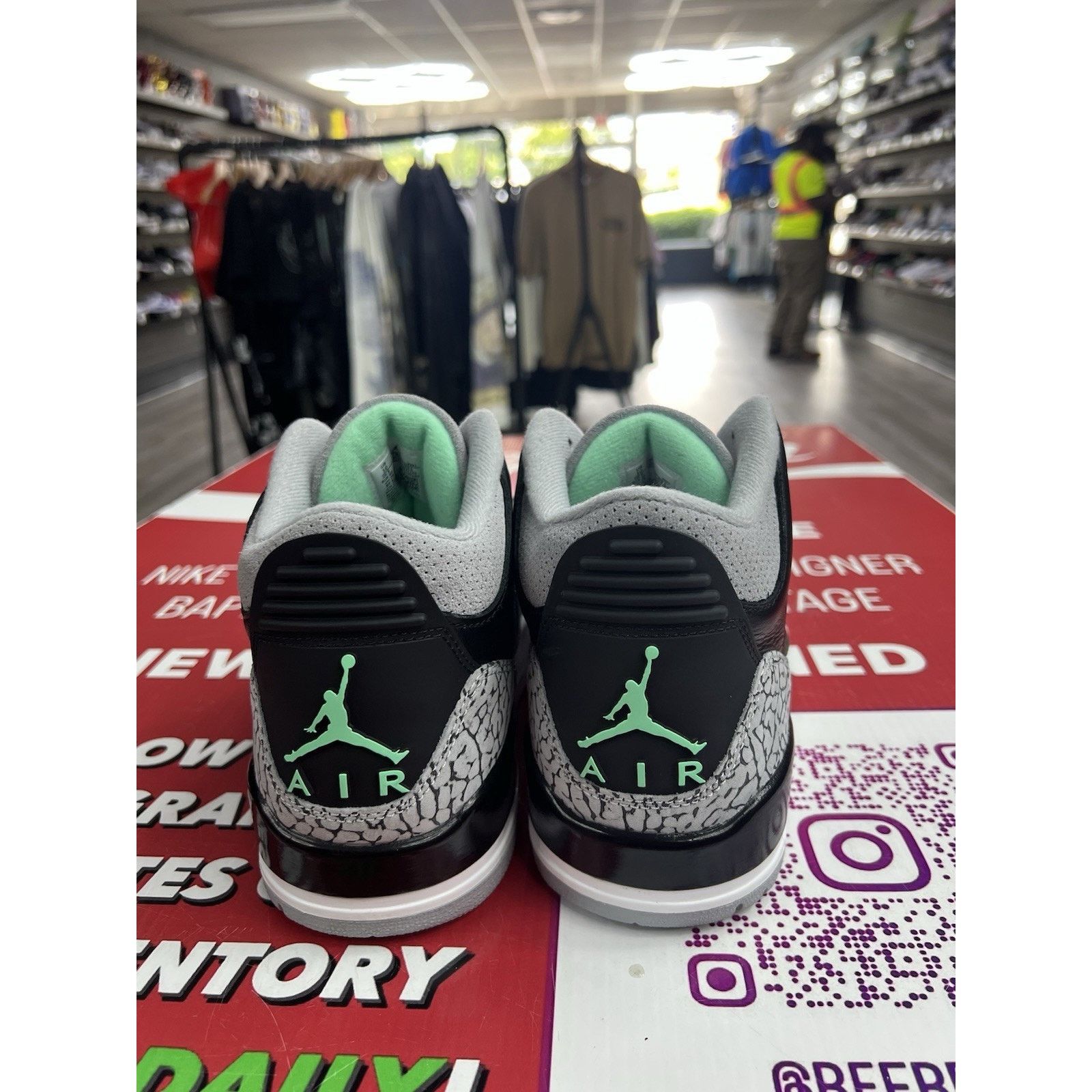 Jordan Brand Air Jordan 3 Retro Green Glow Size 10 (CT8532-031) Size US 10 / EU 43 - 5 Thumbnail