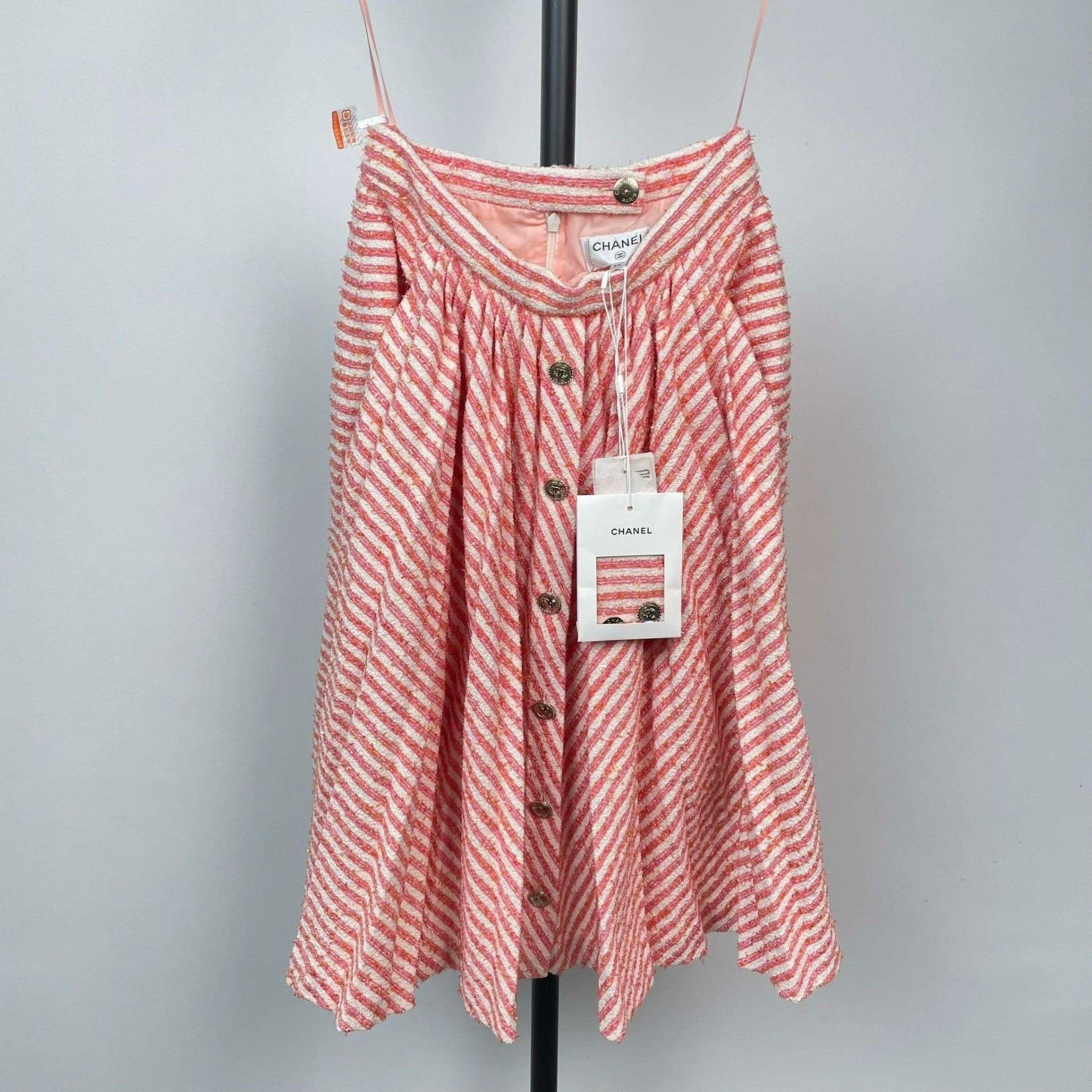 Chanel Chanel Striped Pink Skirt 34 Women Size 34" / US 12 / IT 48 - 1 Thumbnail