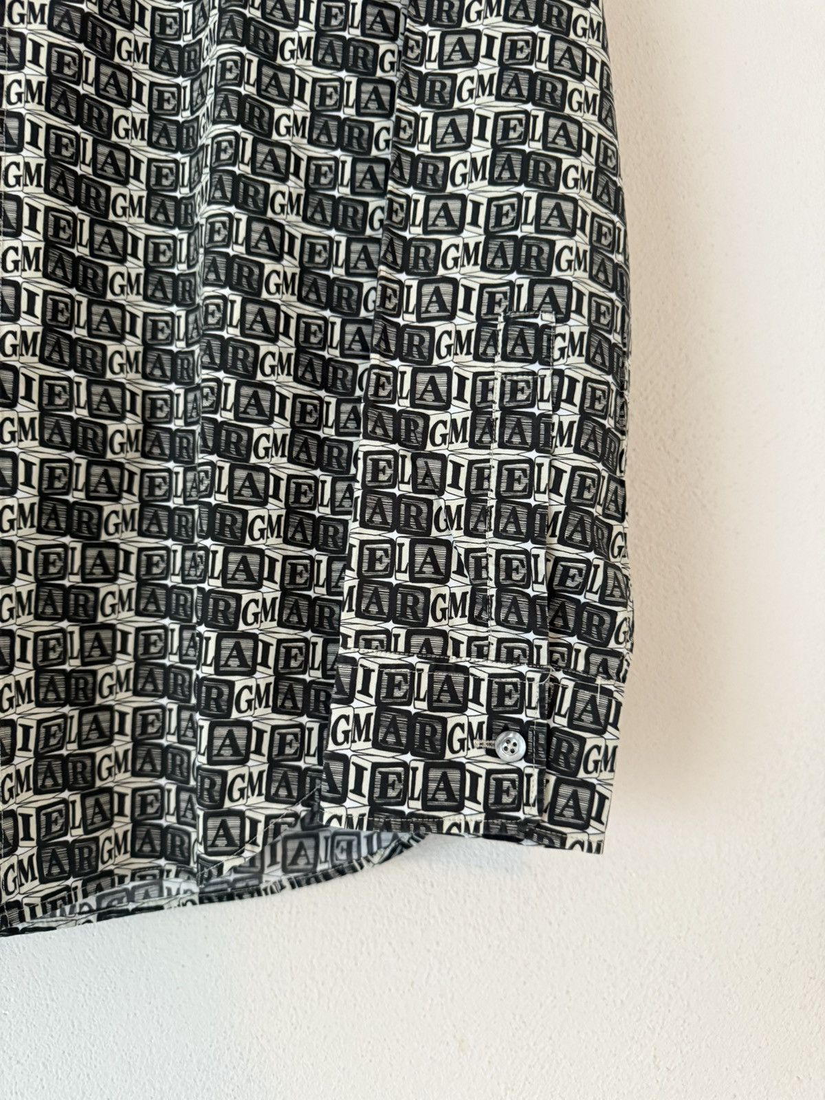 Maison Margiela Maison Margiela All-Over Logo Print Shirt – Size 39 Size US M / EU 48-50 / 2 - 5 Thumbnail