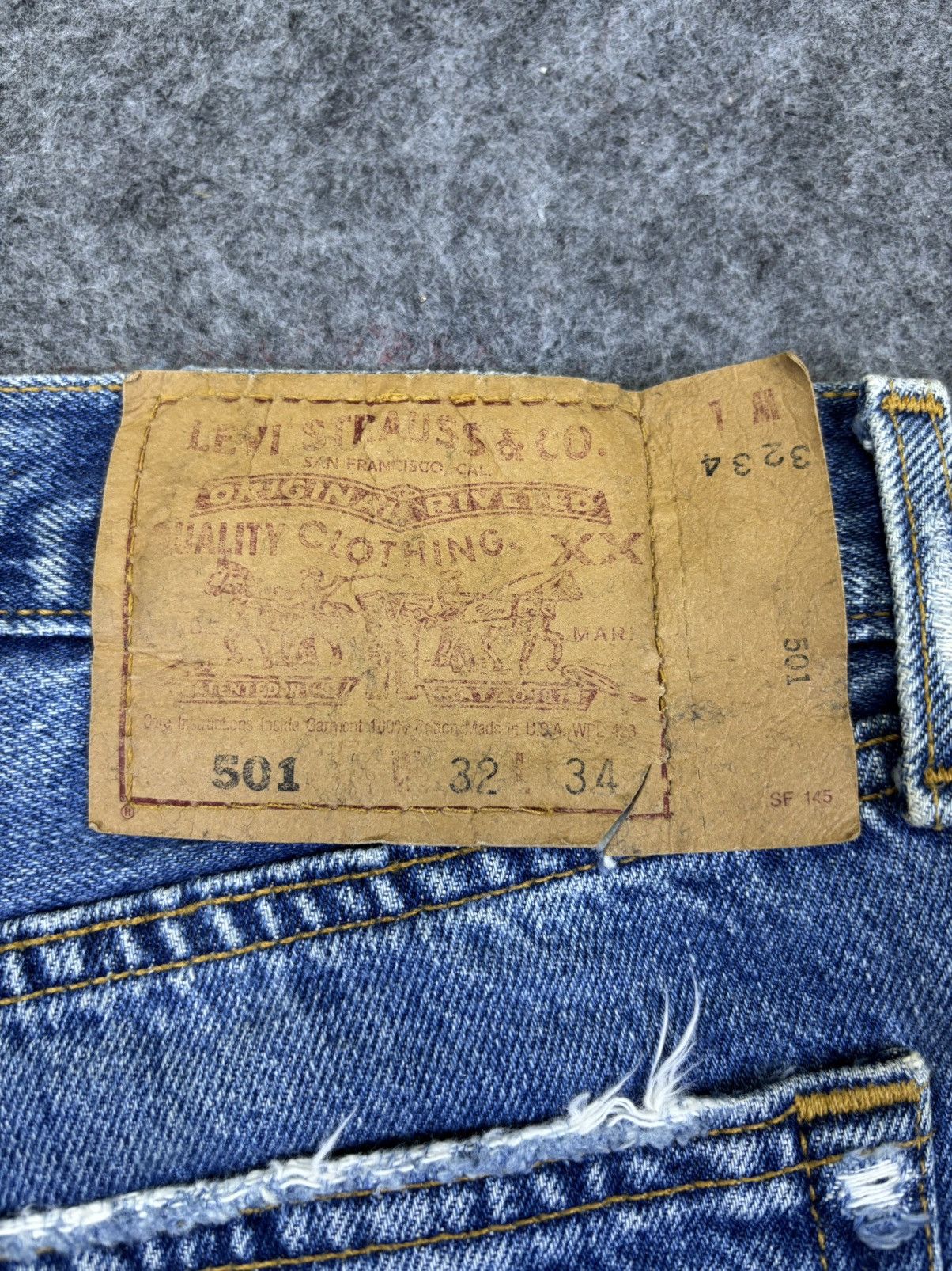 Levi's Vintage Levis 501 Original Cut Medium Wash Denim F966 Size US 31 - 13 Thumbnail
