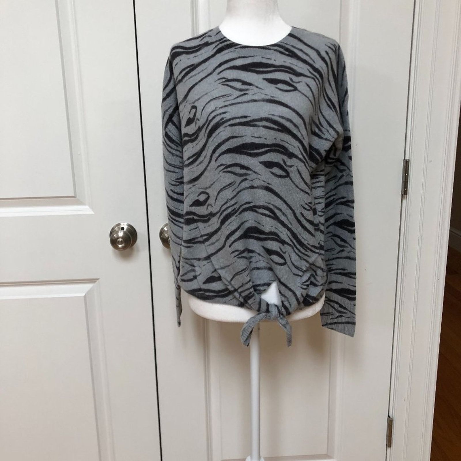 360Cashmere Tie Front Sweater T-Shirt from 360 Cashmere Size XS / US 0-2 / IT 36-38 - 1 Thumbnail