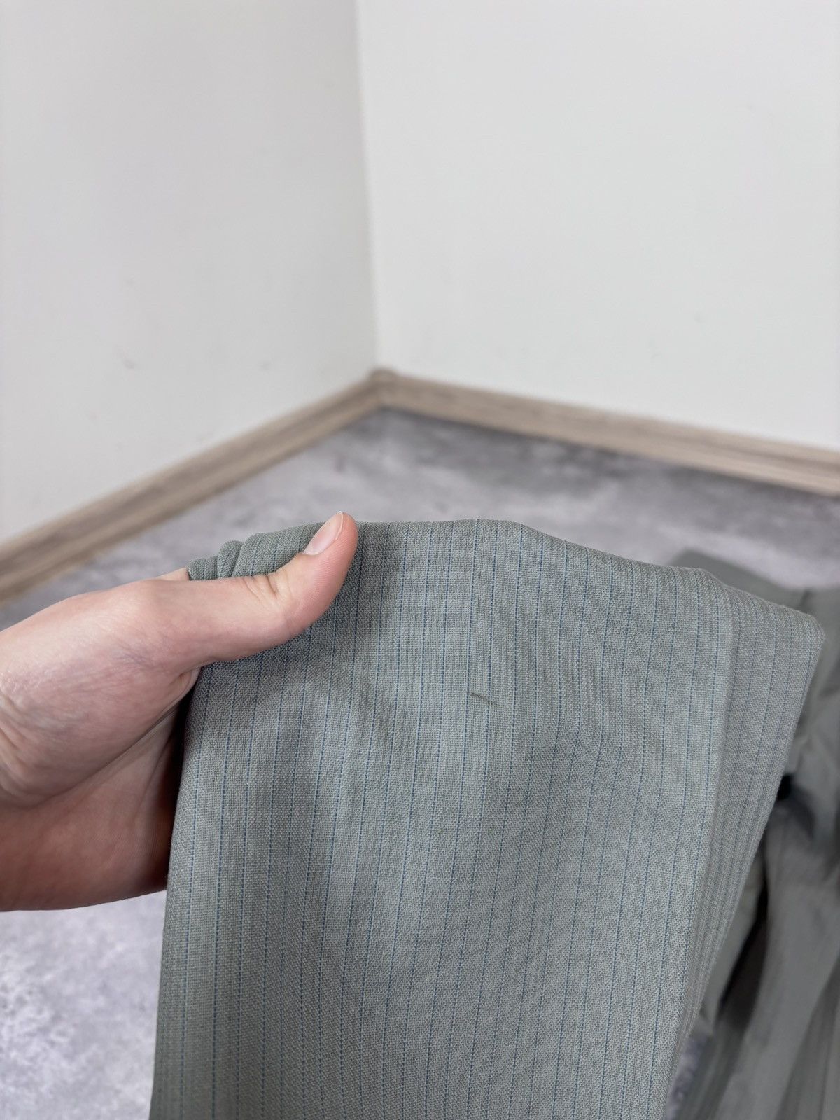 Corneliani Corneliani Men’s Vintage 2-Piece Grey Pinstripe Wool Suit Size 38R - 21 Thumbnail