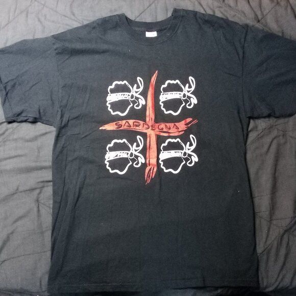 Fruit Of The Loom × Vintage Deadstock Vintage Sardegna Quattro Mori Flag T-Shirt Size US XL / EU 56 / 4 - 2 Thumbnail