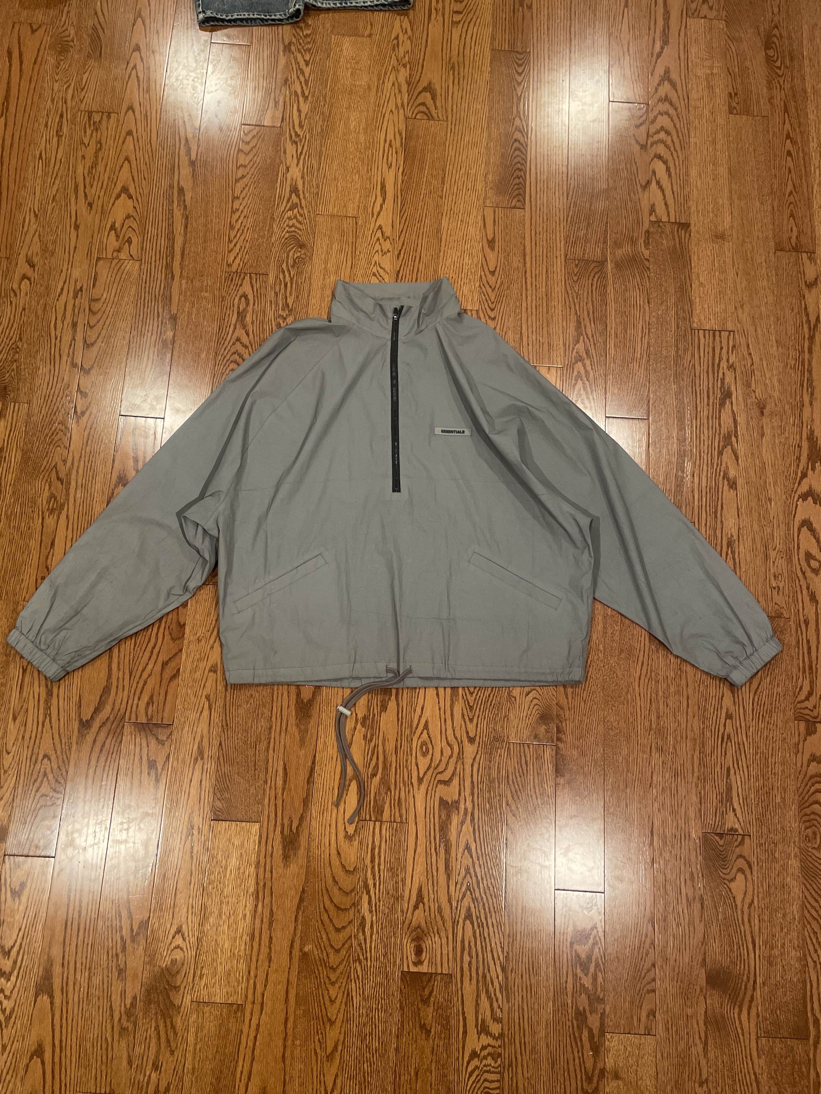 ESSENTIALS Half-zip track reflects light jacket