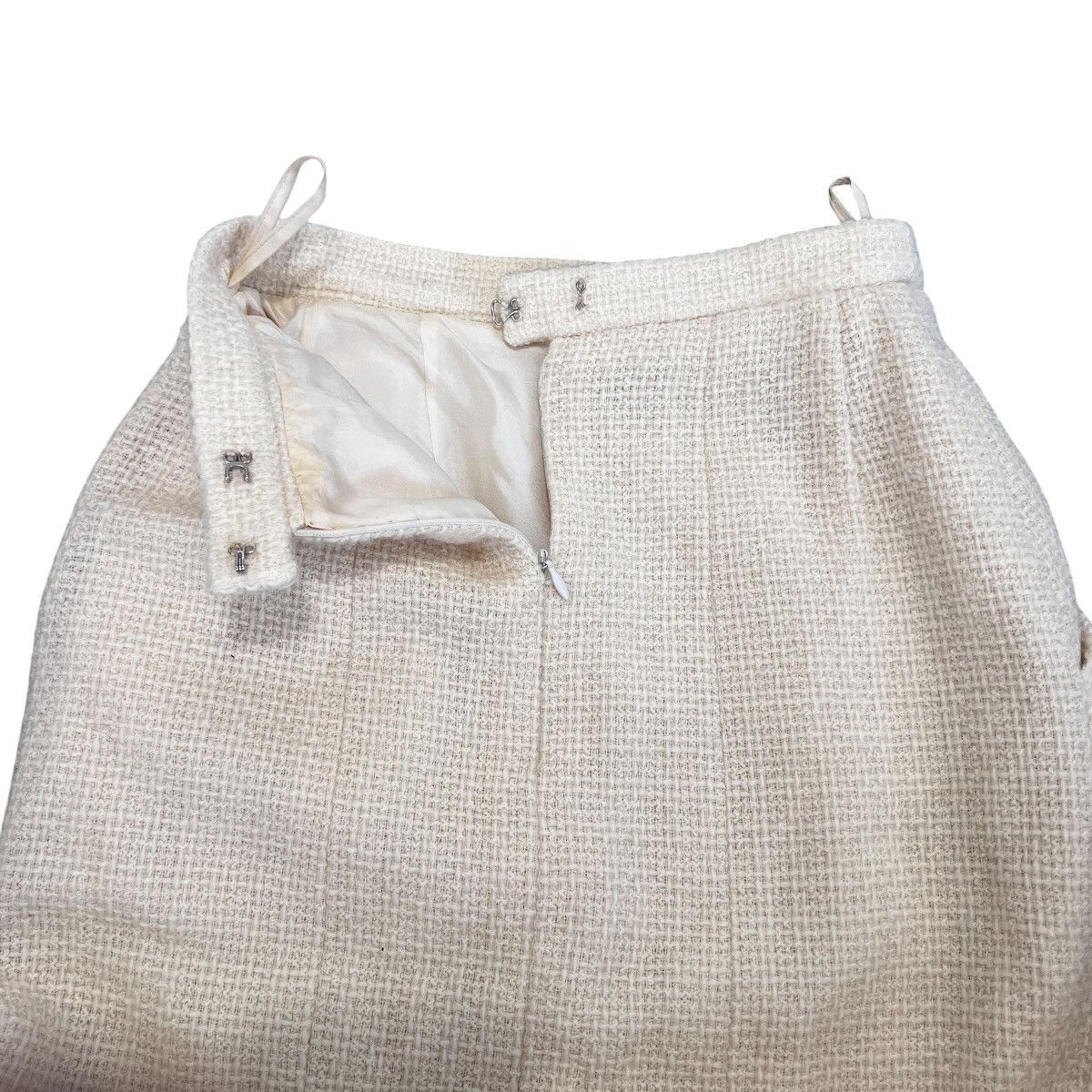 Chanel CHANEL 1986 White Tweed Jacket & Skirt Set-Up 36 Size XS / US 0-2 / IT 36-38 - 11 Thumbnail