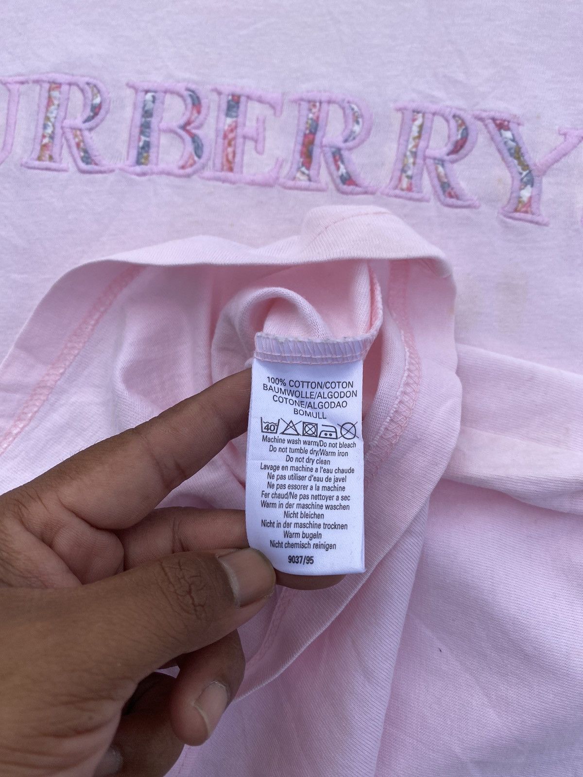 Vintage Rare Vintage 90s Burberry Embossed Tshirt Size US L / EU 52-54 / 3 - 10 Thumbnail